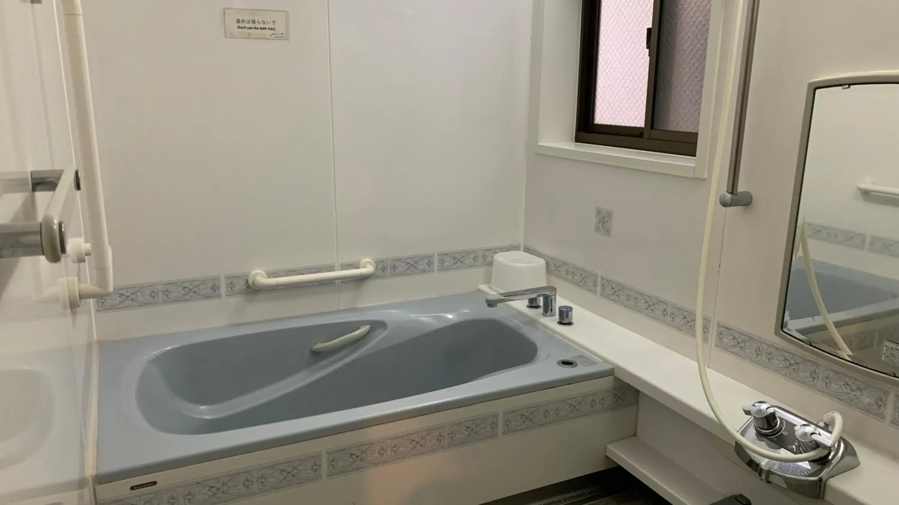 Twin Room with Shared Bathroom - single occupancy in Hostel Marika -ホステルマリカ- Twin Room with Shared Bathroom - single occupancy in Hostel Marika -ホステルマリカ-