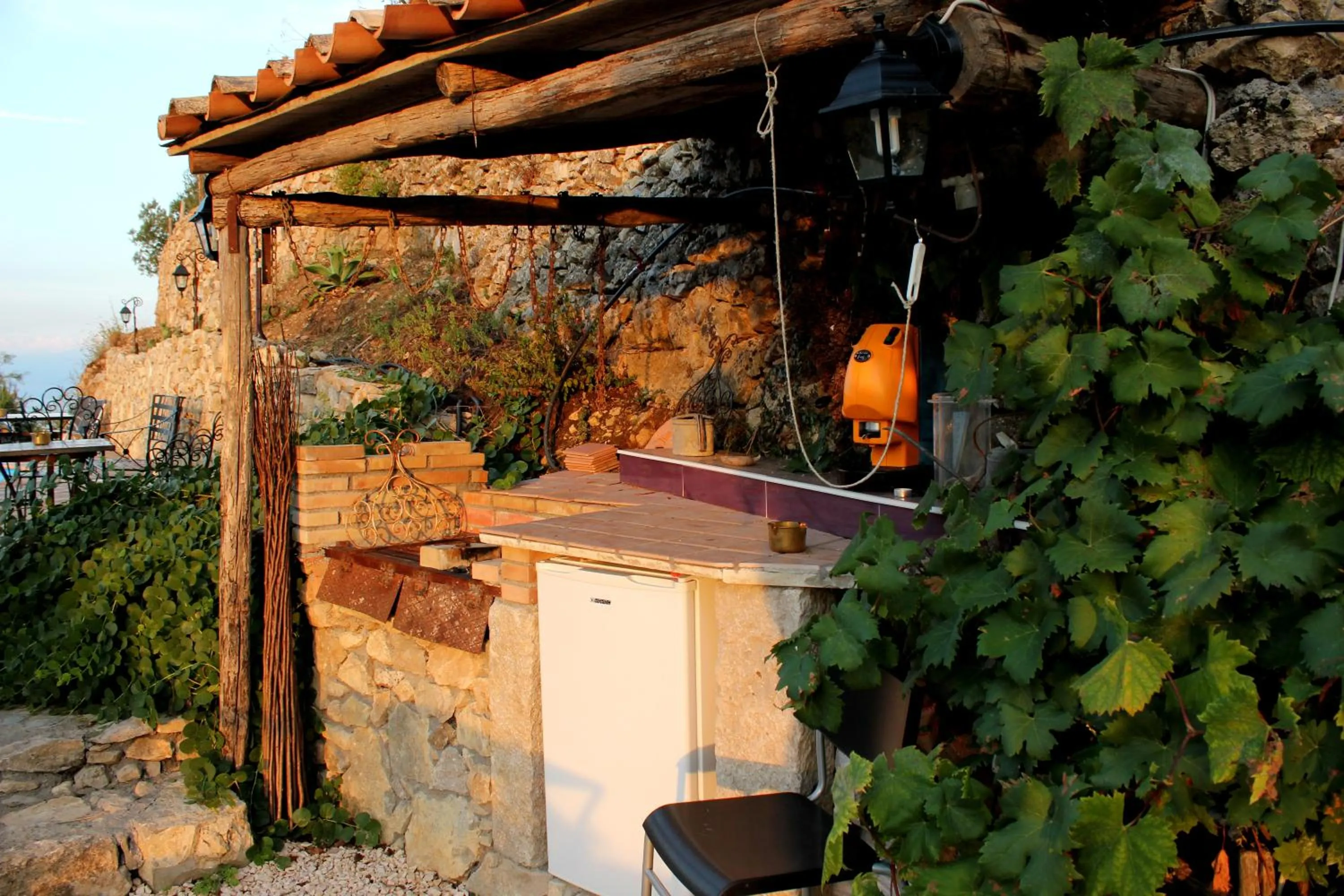 Restaurant/places to eat in Villa Almoezia Charming B&B