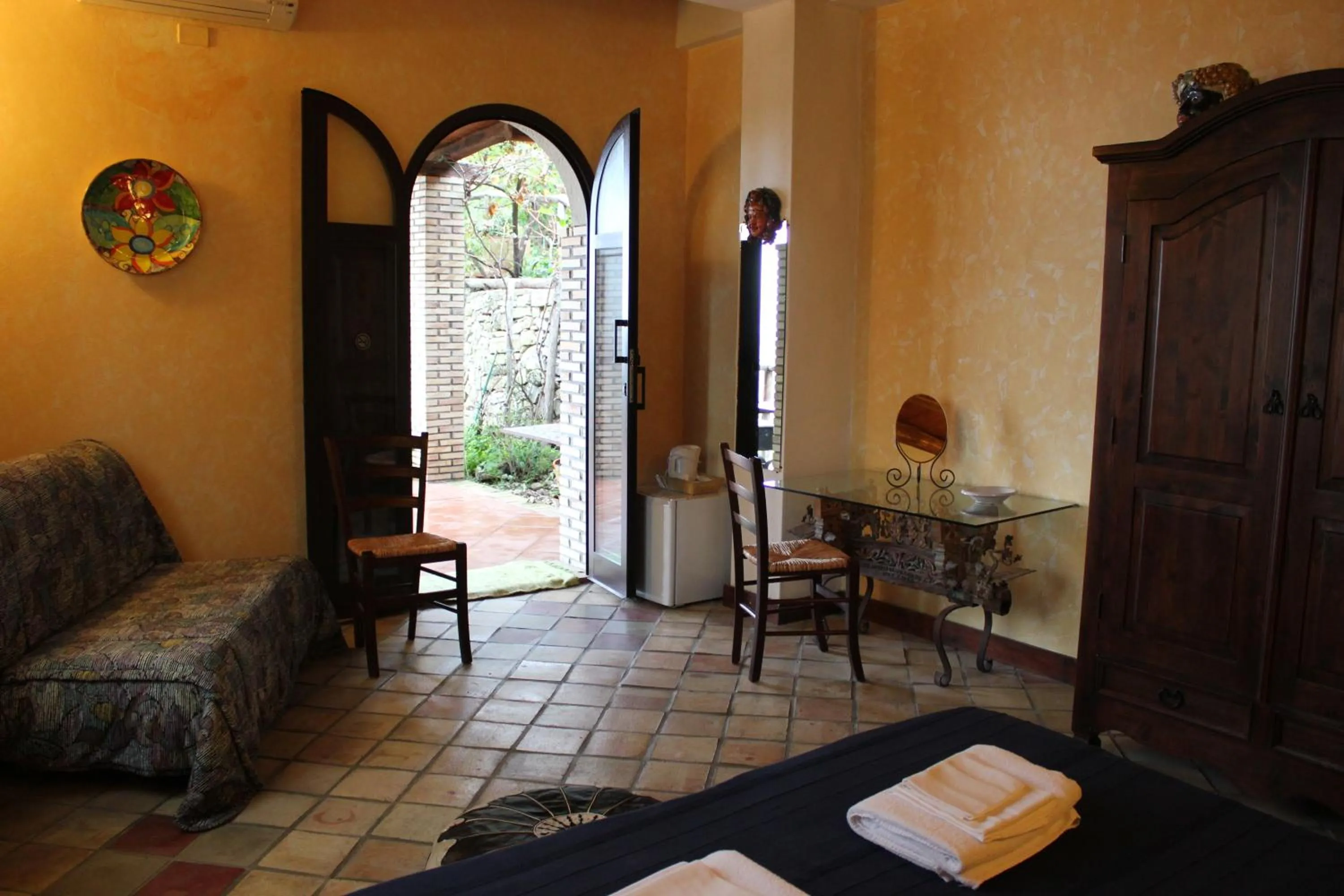 Photo of the whole room in Villa Almoezia Charming B&B