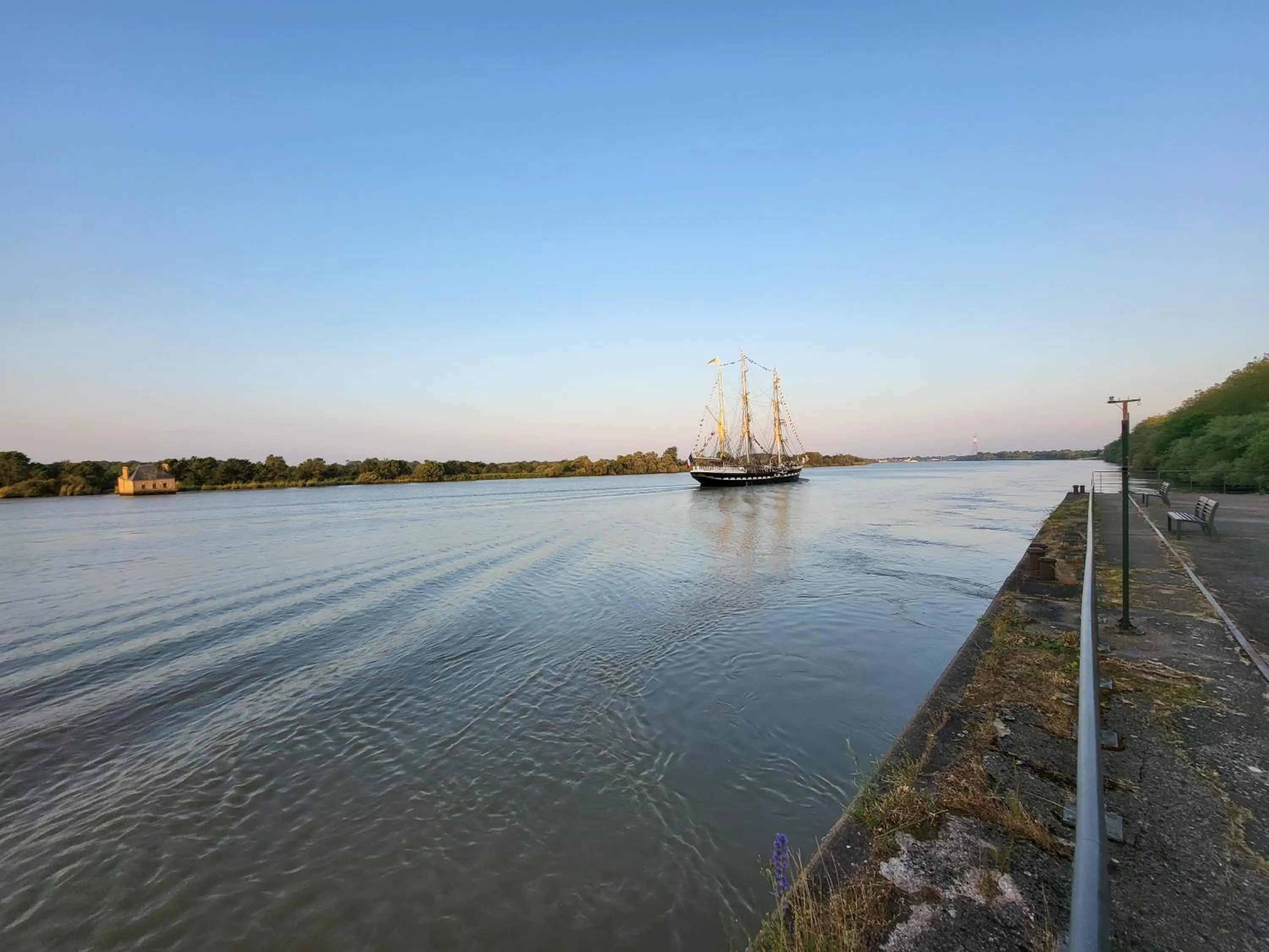 River view in La Trémière