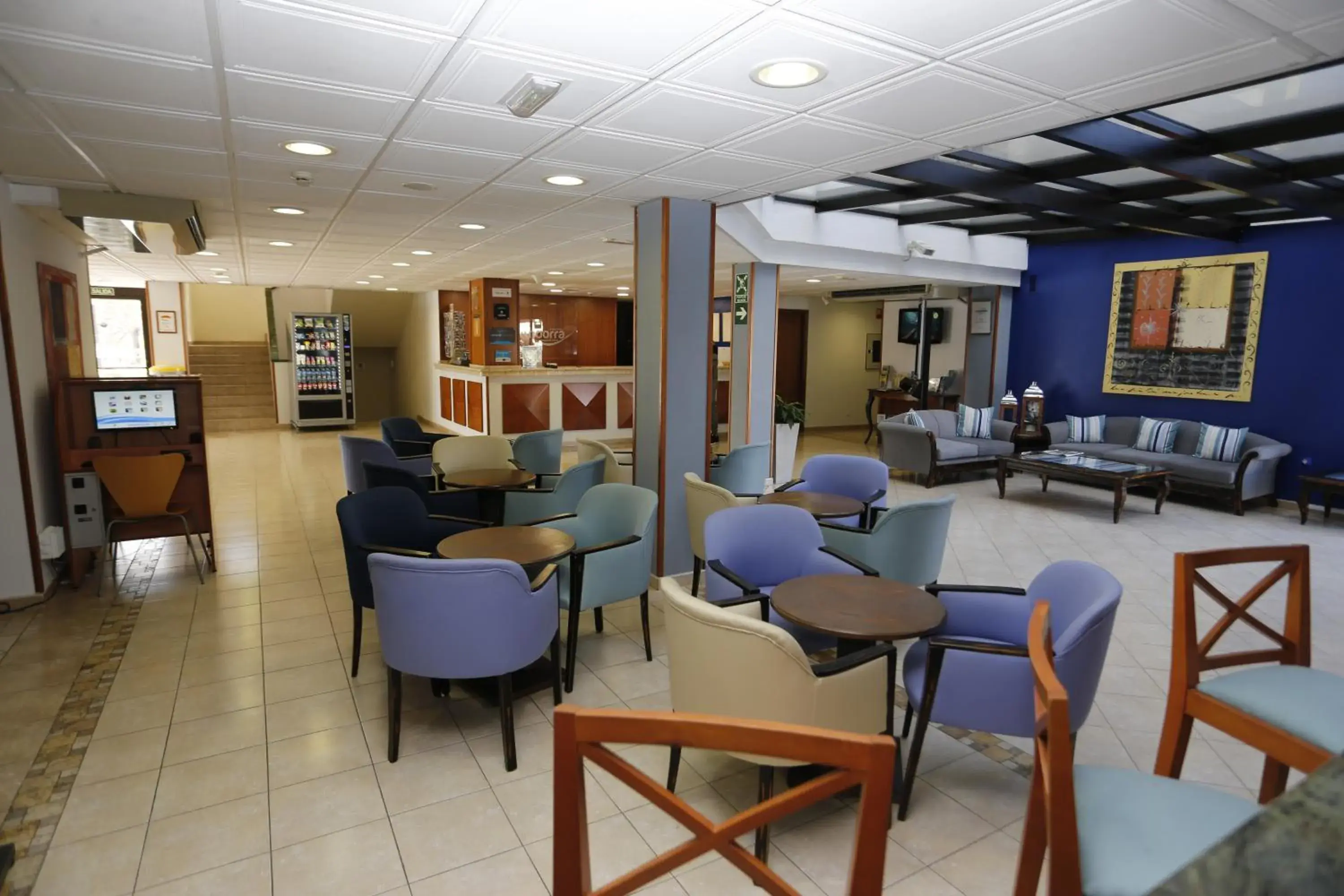 Lounge or bar in Hotel-Apartamentos Andorra Lounge or bar in Hotel-Apartamentos Andorra