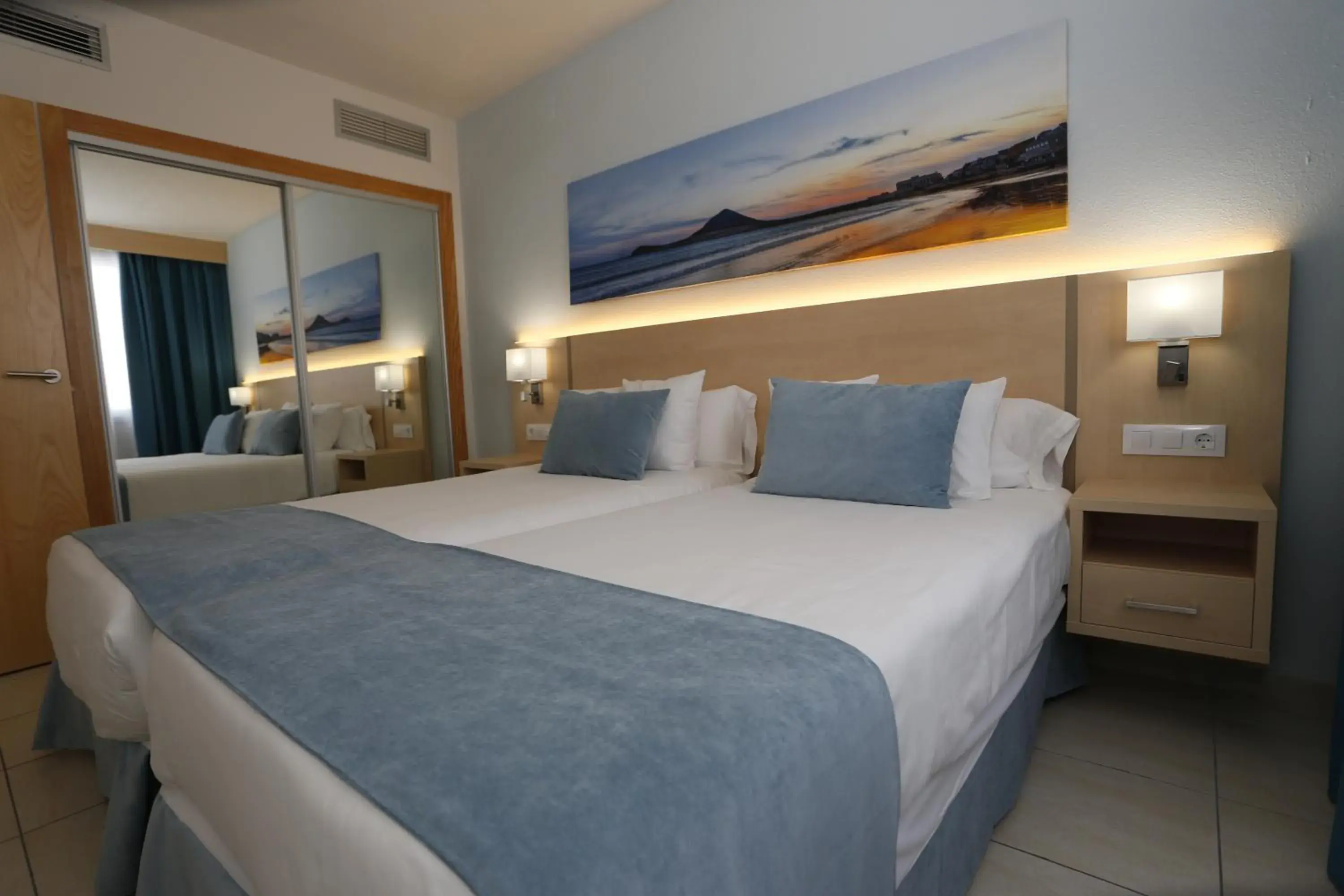 Bedroom, Bed in Hotel-Apartamentos Andorra Bedroom, Bed in Hotel-Apartamentos Andorra