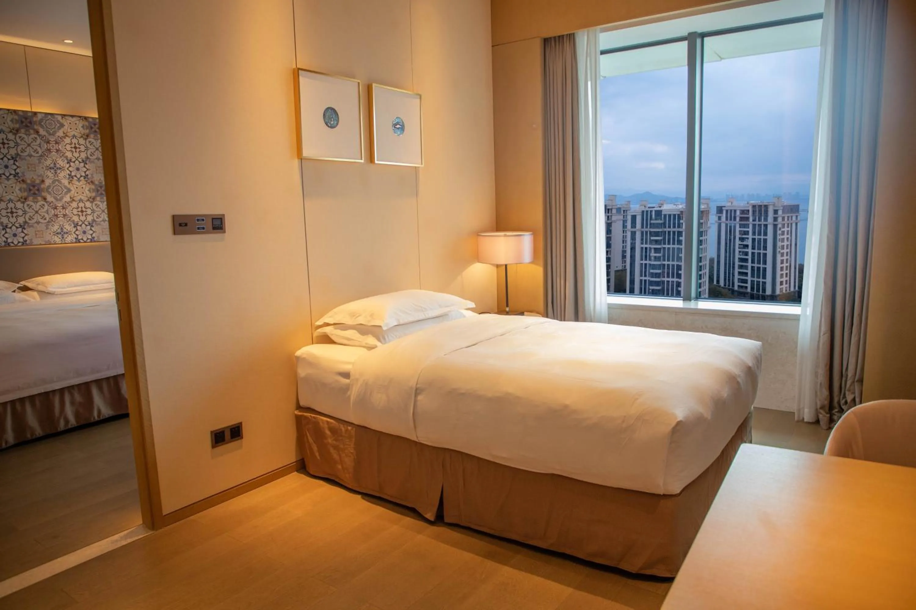 Photo of the whole room, Bed in Wyndham Grand Plaza Royale Yuzhou Xiamen Wuyuan Bay