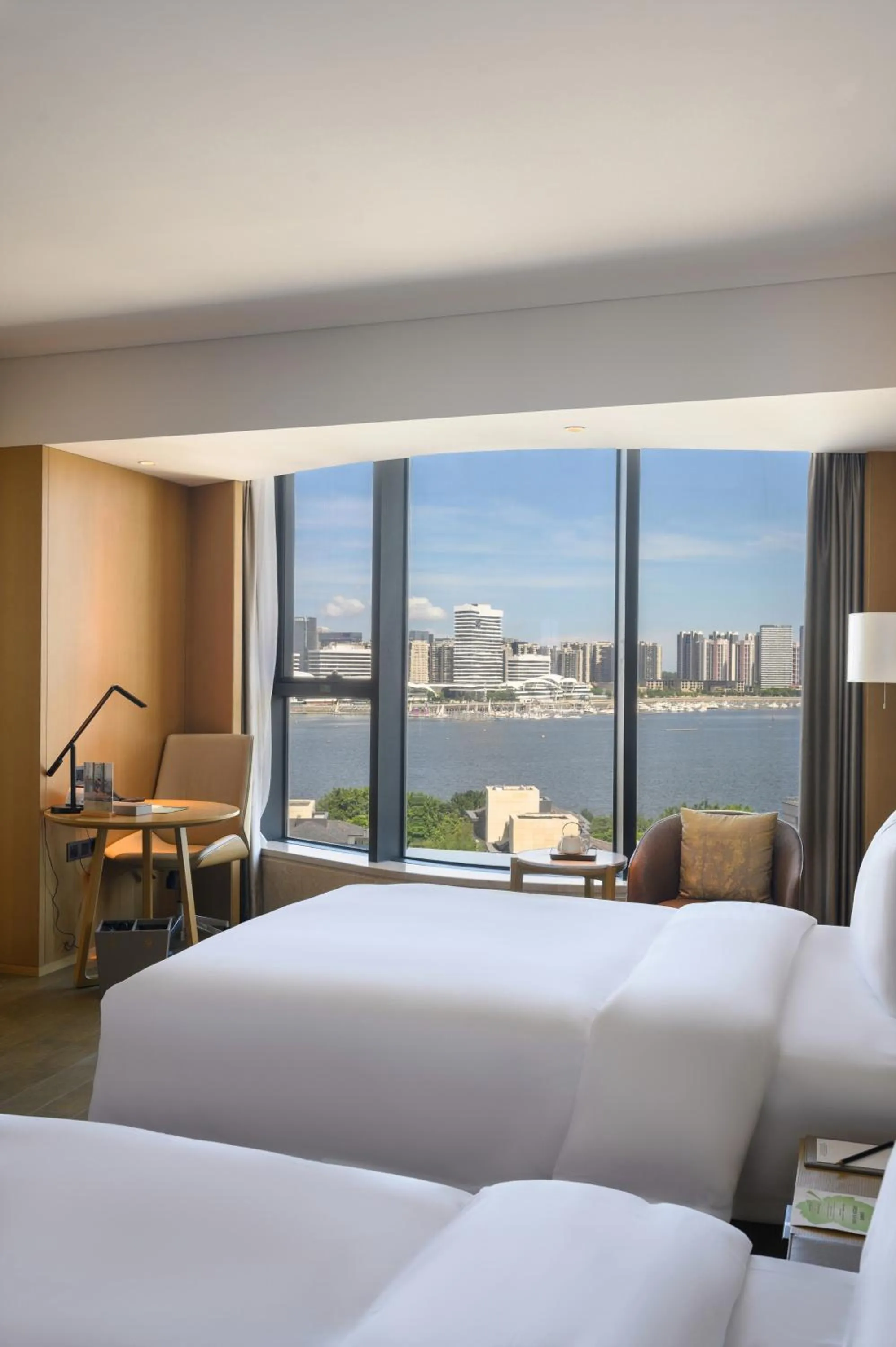 Sea view, Bed in Wyndham Grand Plaza Royale Yuzhou Xiamen Wuyuan Bay