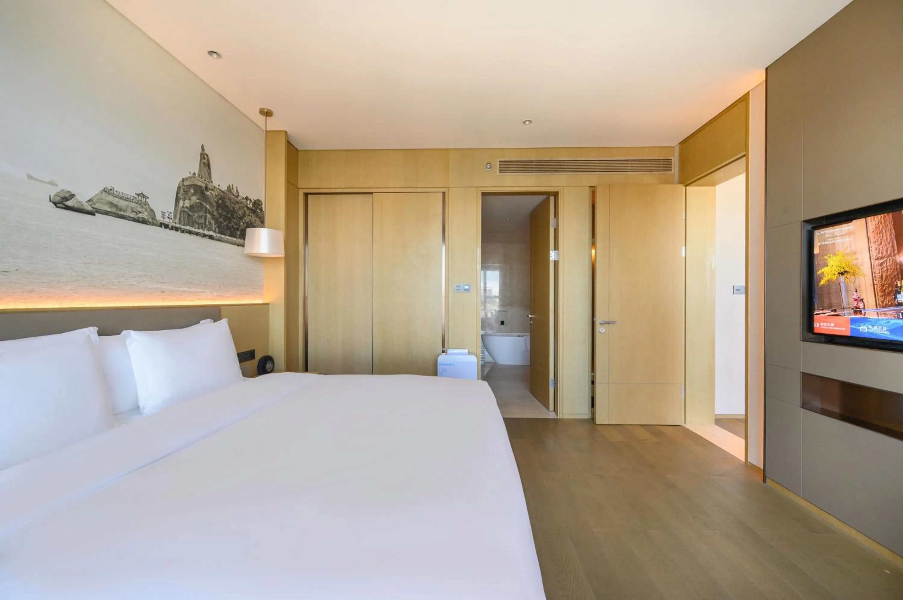 Decorative detail, Bed in Wyndham Grand Plaza Royale Yuzhou Xiamen Wuyuan Bay