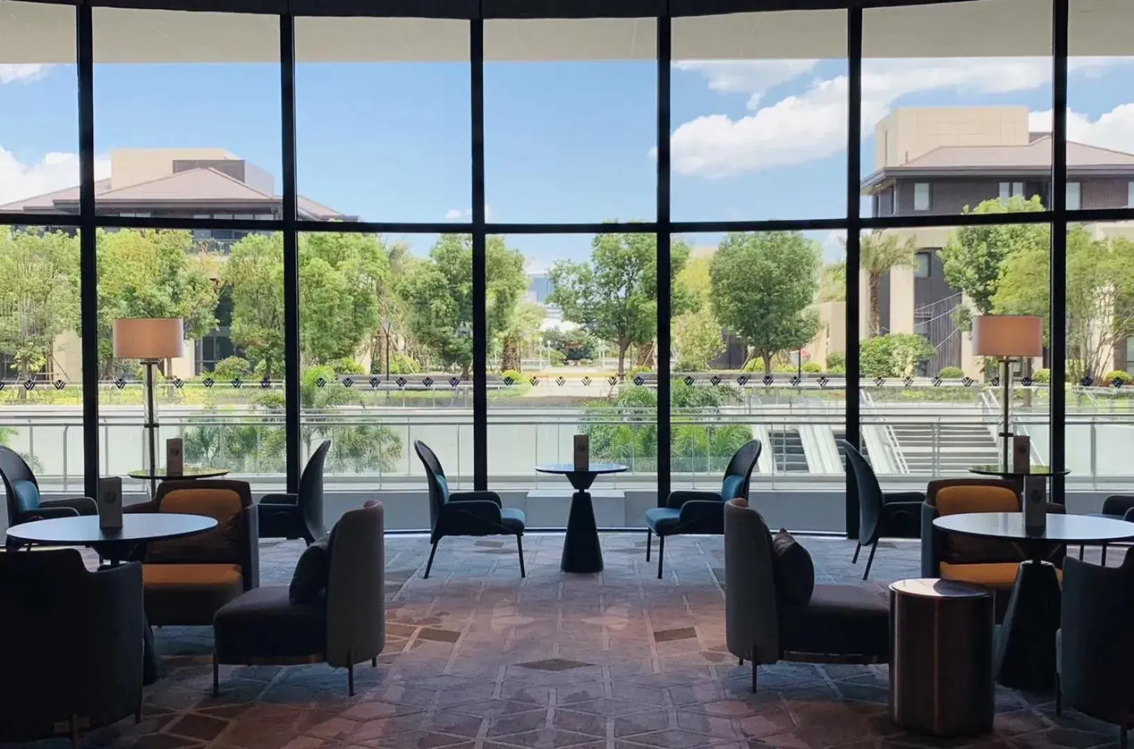 Lounge or bar in Wyndham Grand Plaza Royale Yuzhou Xiamen Wuyuan Bay Lounge or bar in Wyndham Grand Plaza Royale Yuzhou Xiamen Wuyuan Bay