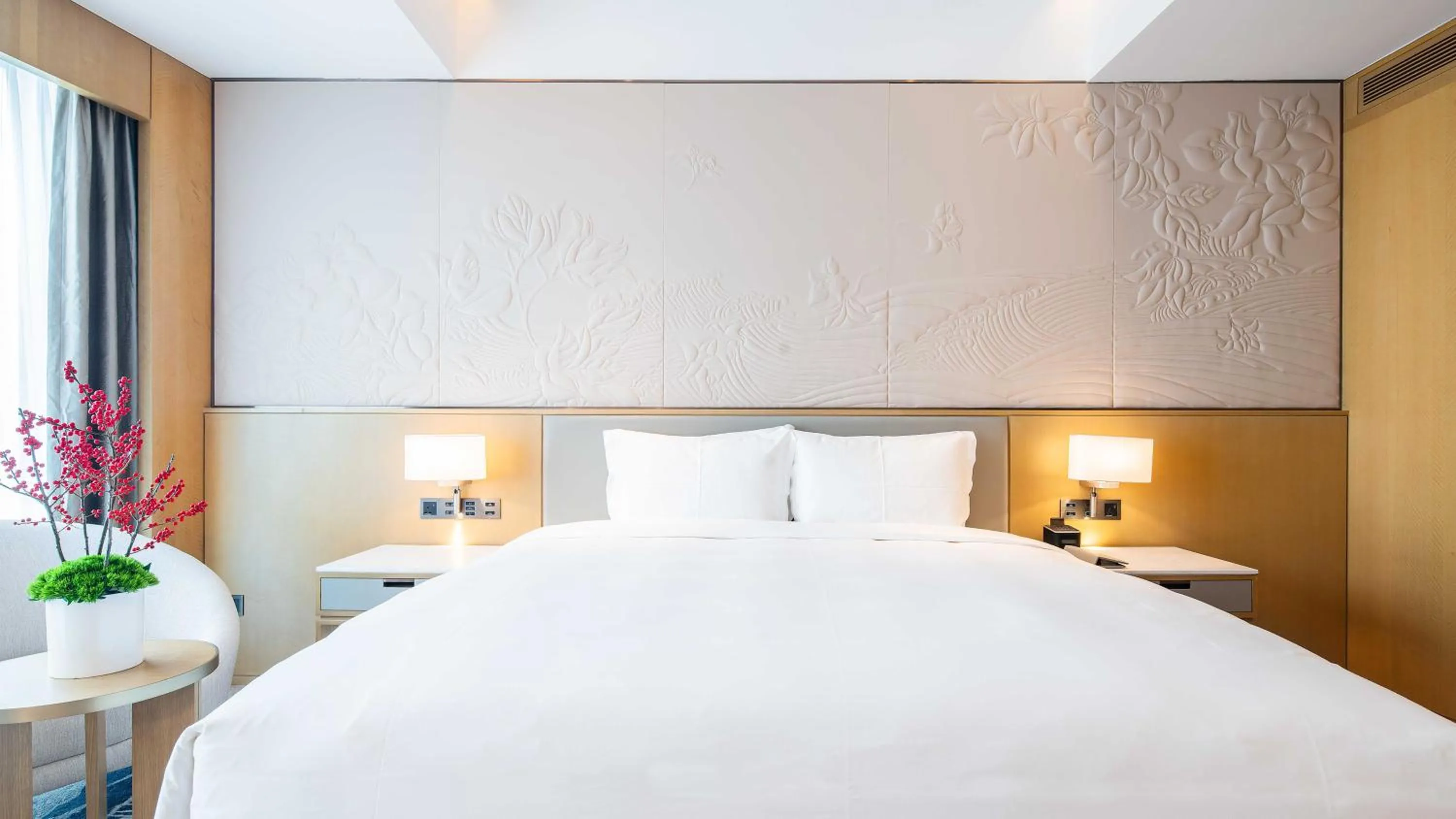 Bed in Wyndham Grand Plaza Royale Yuzhou Xiamen Wuyuan Bay