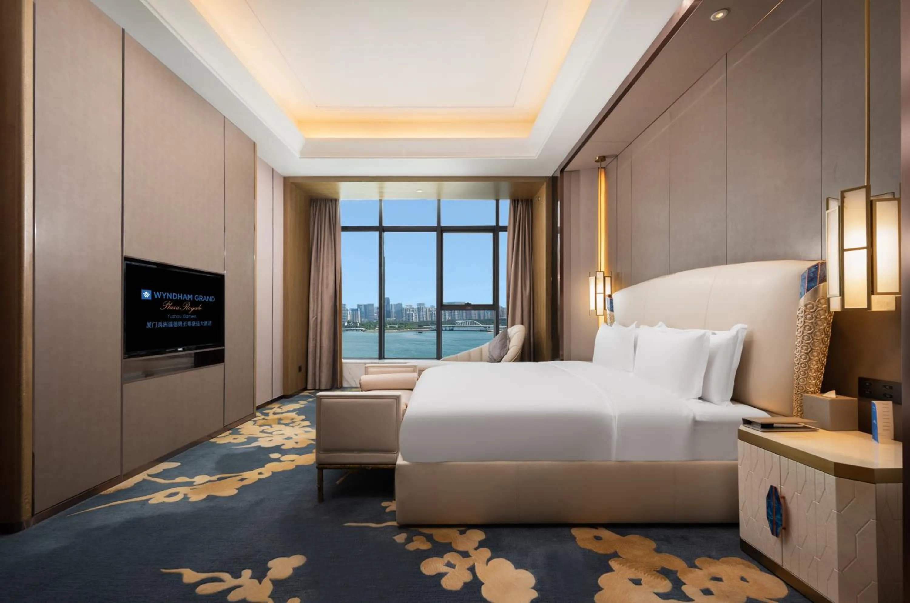 Bedroom, Bed in Wyndham Grand Plaza Royale Yuzhou Xiamen Wuyuan Bay