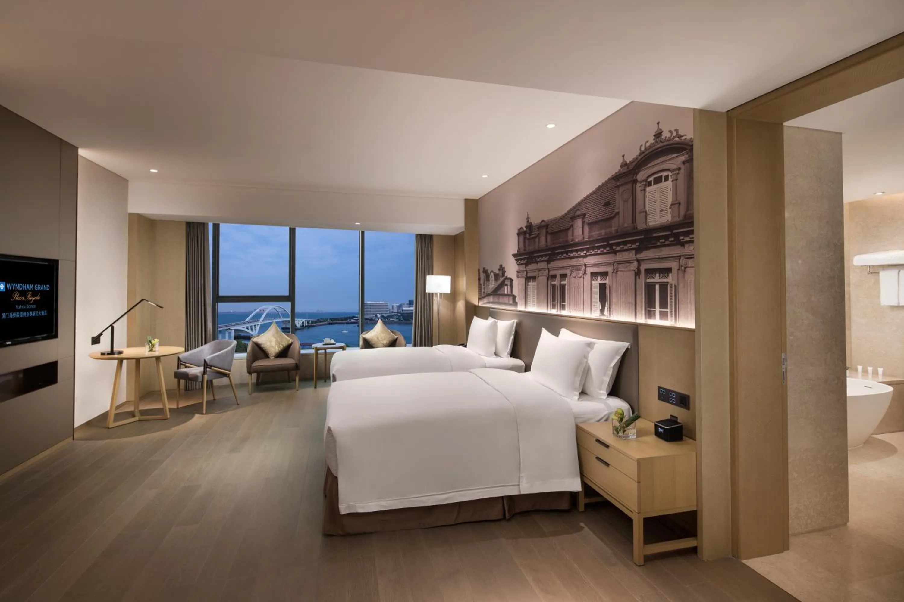 Bed in Wyndham Grand Plaza Royale Yuzhou Xiamen Wuyuan Bay