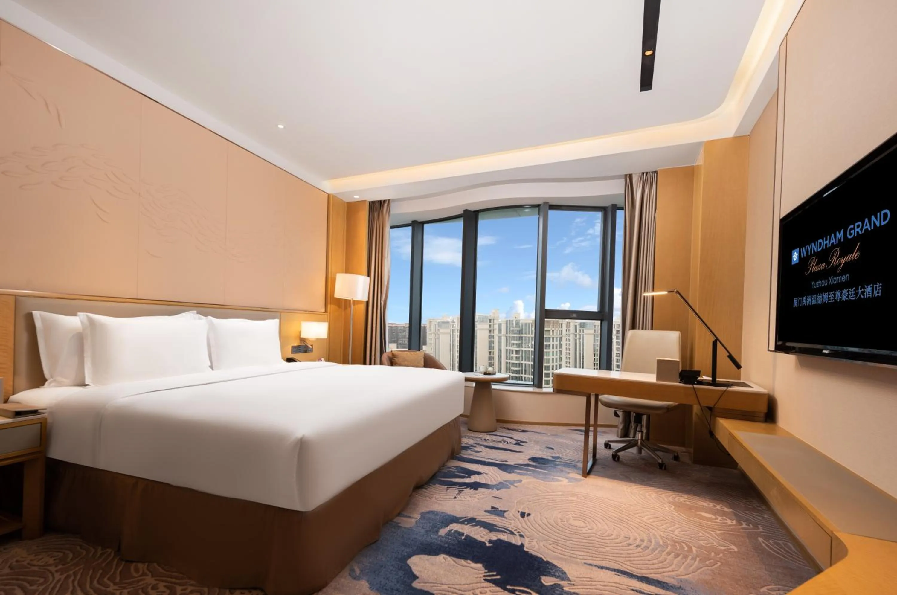 Photo of the whole room, Bed in Wyndham Grand Plaza Royale Yuzhou Xiamen Wuyuan Bay