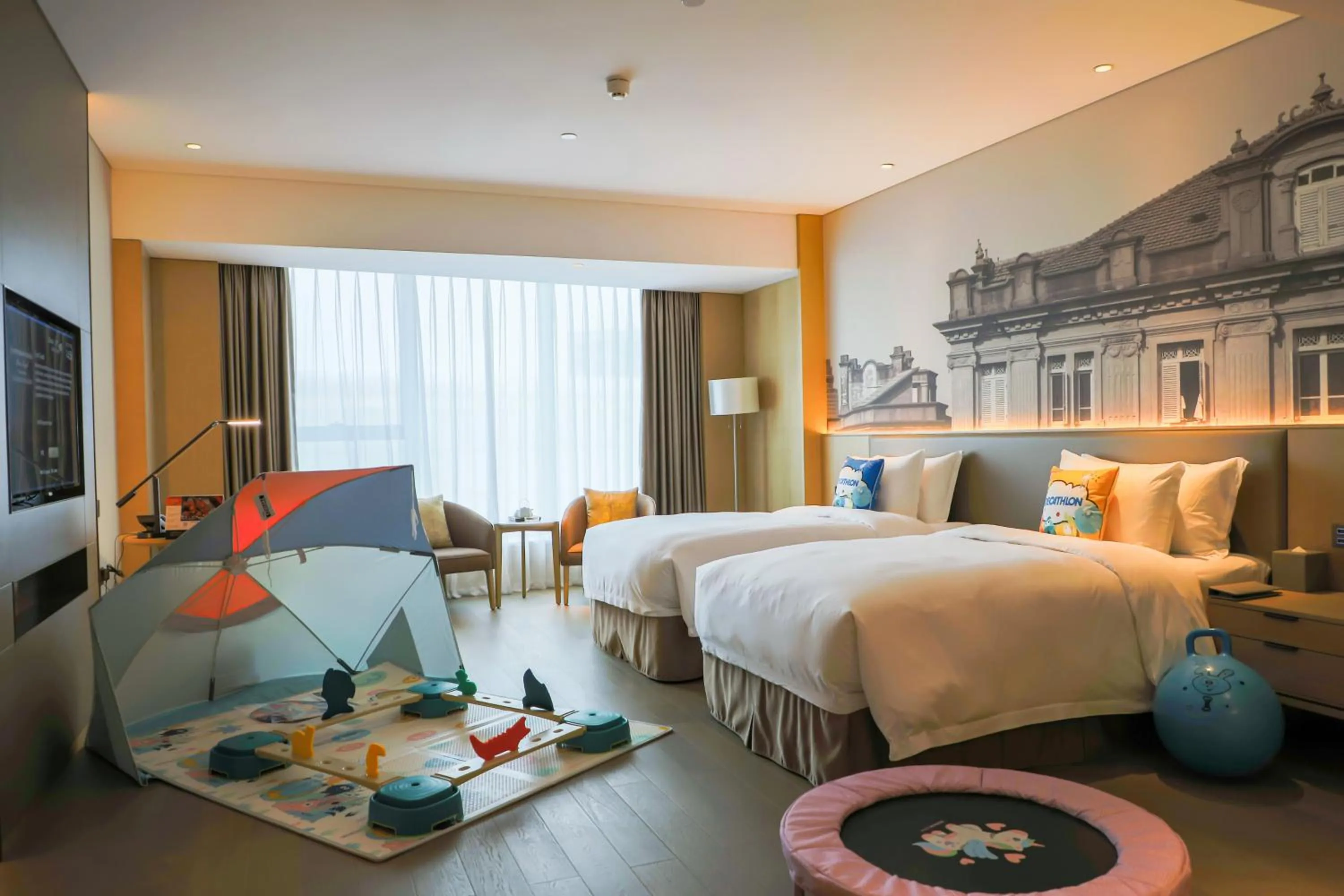 Photo of the whole room, Bed in Wyndham Grand Plaza Royale Yuzhou Xiamen Wuyuan Bay