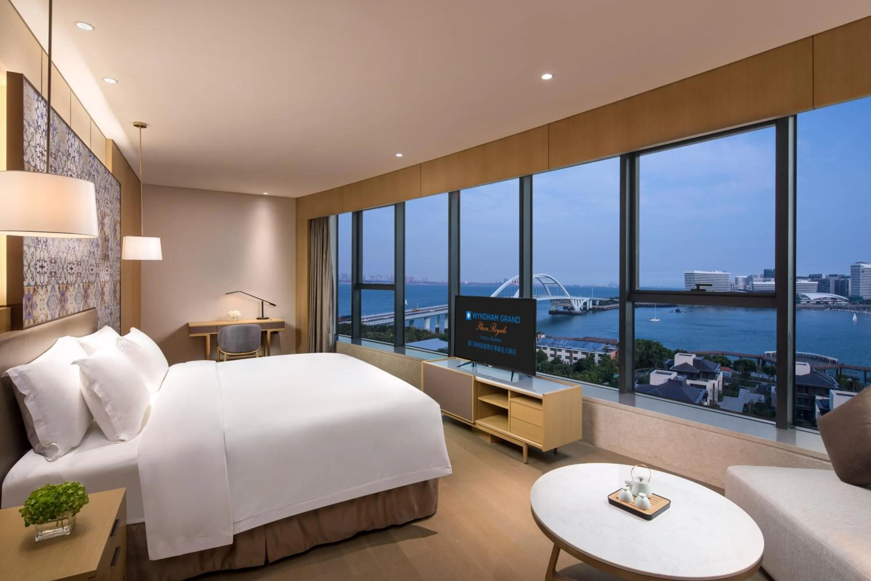 Bed in Wyndham Grand Plaza Royale Yuzhou Xiamen Wuyuan Bay