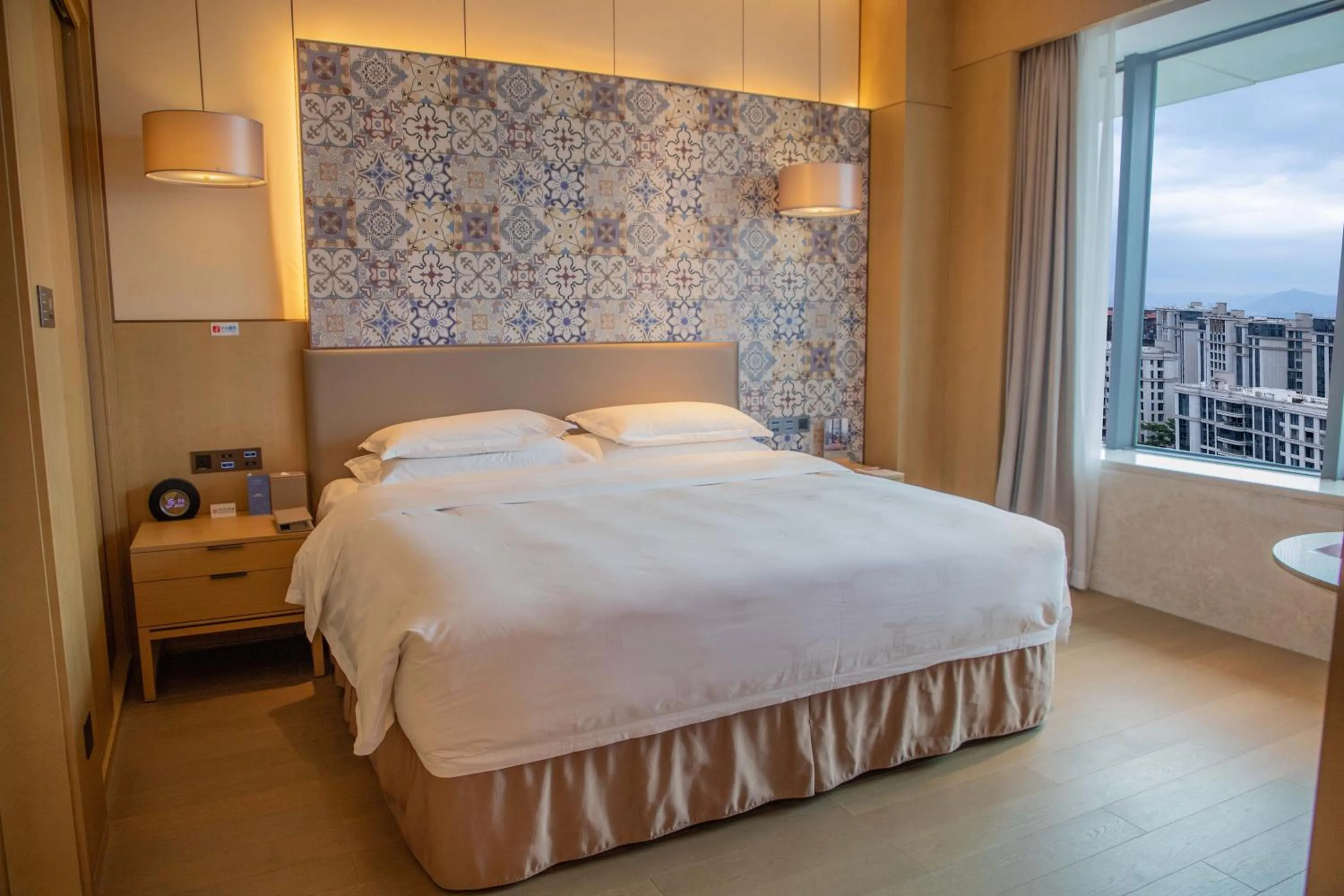 Property building, Bed in Wyndham Grand Plaza Royale Yuzhou Xiamen Wuyuan Bay
