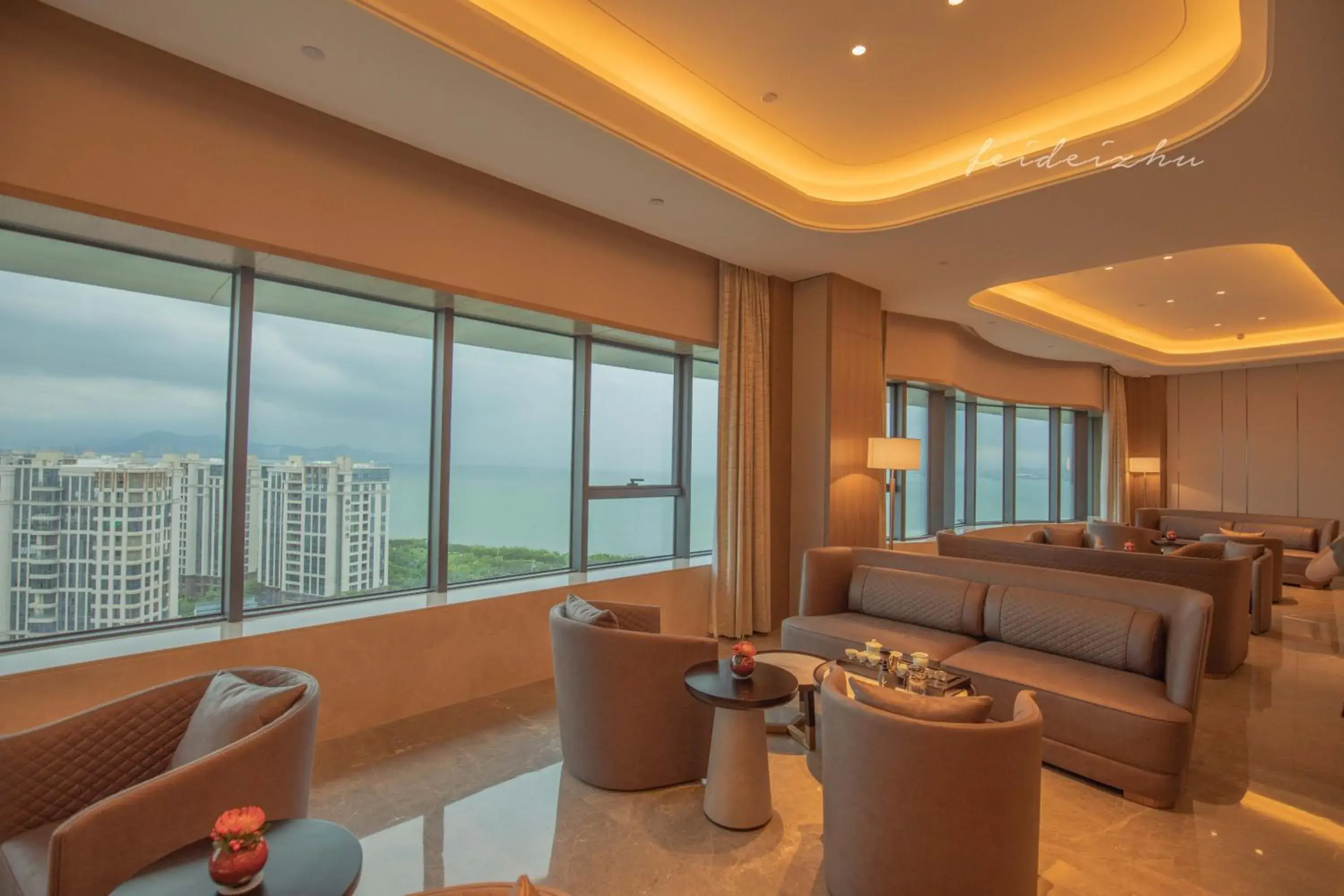 Lounge or bar in Wyndham Grand Plaza Royale Yuzhou Xiamen Wuyuan Bay Lounge or bar in Wyndham Grand Plaza Royale Yuzhou Xiamen Wuyuan Bay