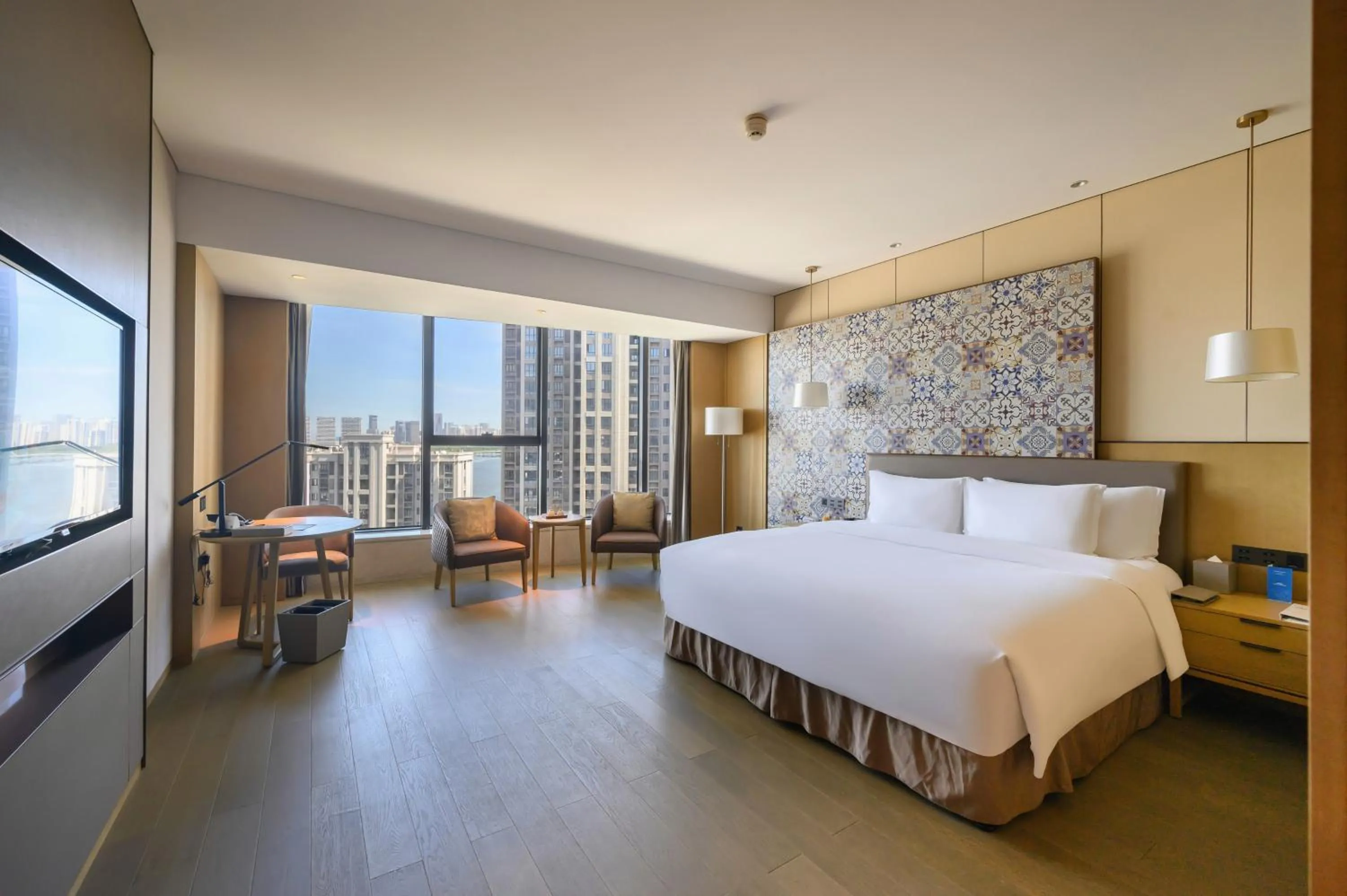 Photo of the whole room, Bed in Wyndham Grand Plaza Royale Yuzhou Xiamen Wuyuan Bay