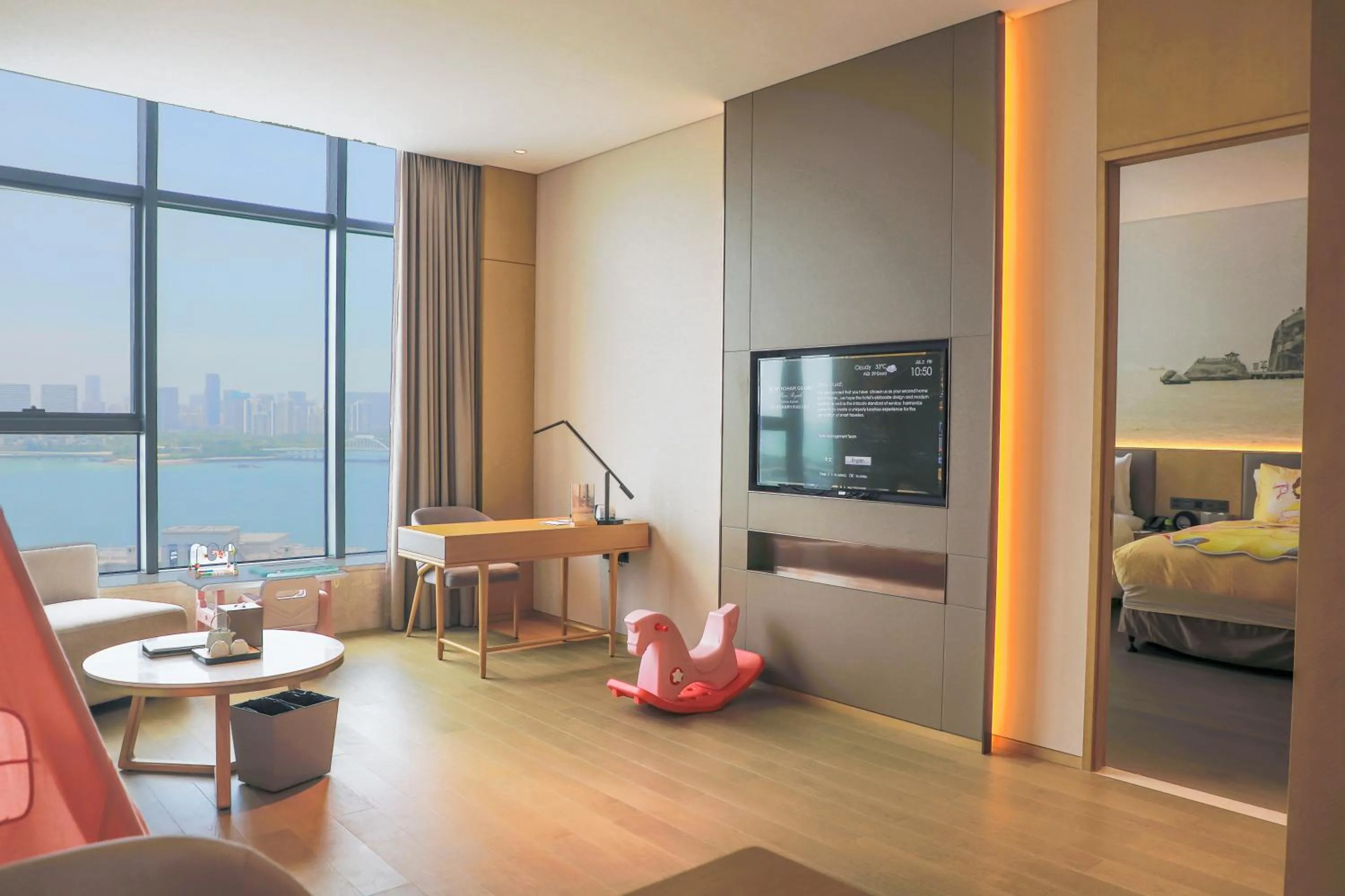 Sea view, Bed in Wyndham Grand Plaza Royale Yuzhou Xiamen Wuyuan Bay