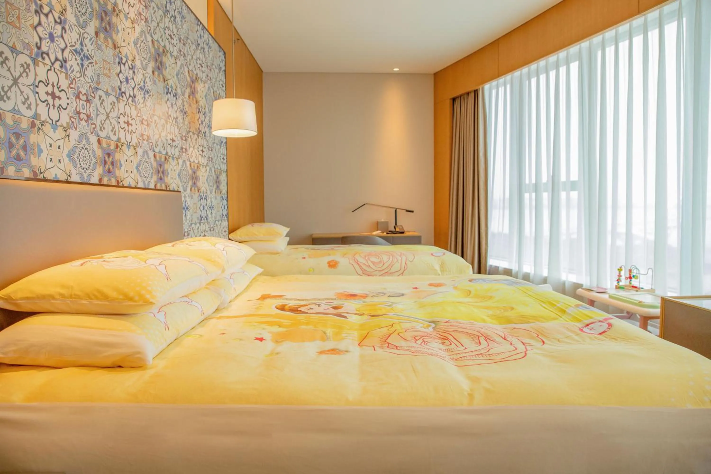 Photo of the whole room, Bed in Wyndham Grand Plaza Royale Yuzhou Xiamen Wuyuan Bay