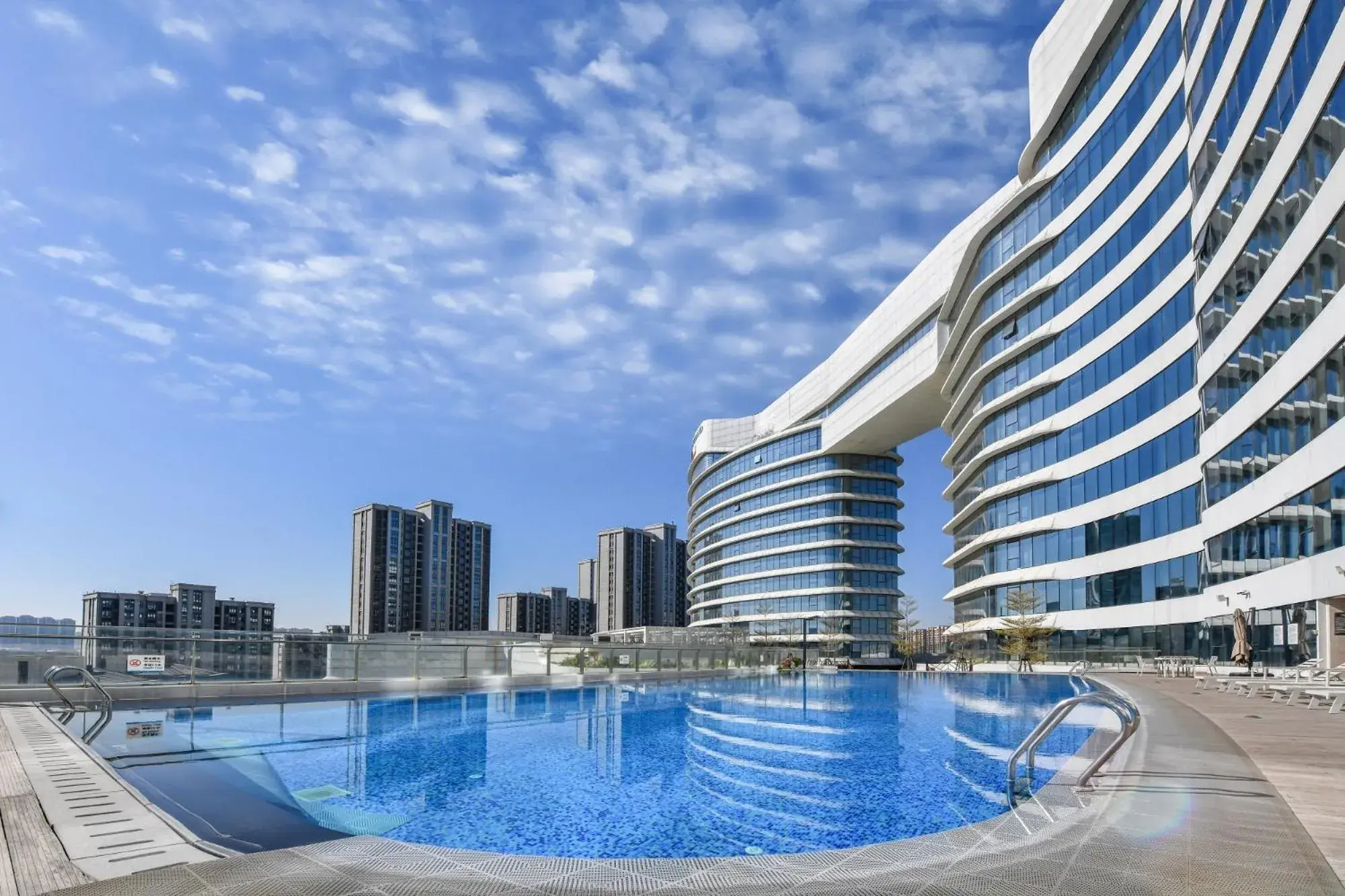 Swimming pool in Wyndham Grand Plaza Royale Yuzhou Xiamen Wuyuan Bay Swimming pool in Wyndham Grand Plaza Royale Yuzhou Xiamen Wuyuan Bay