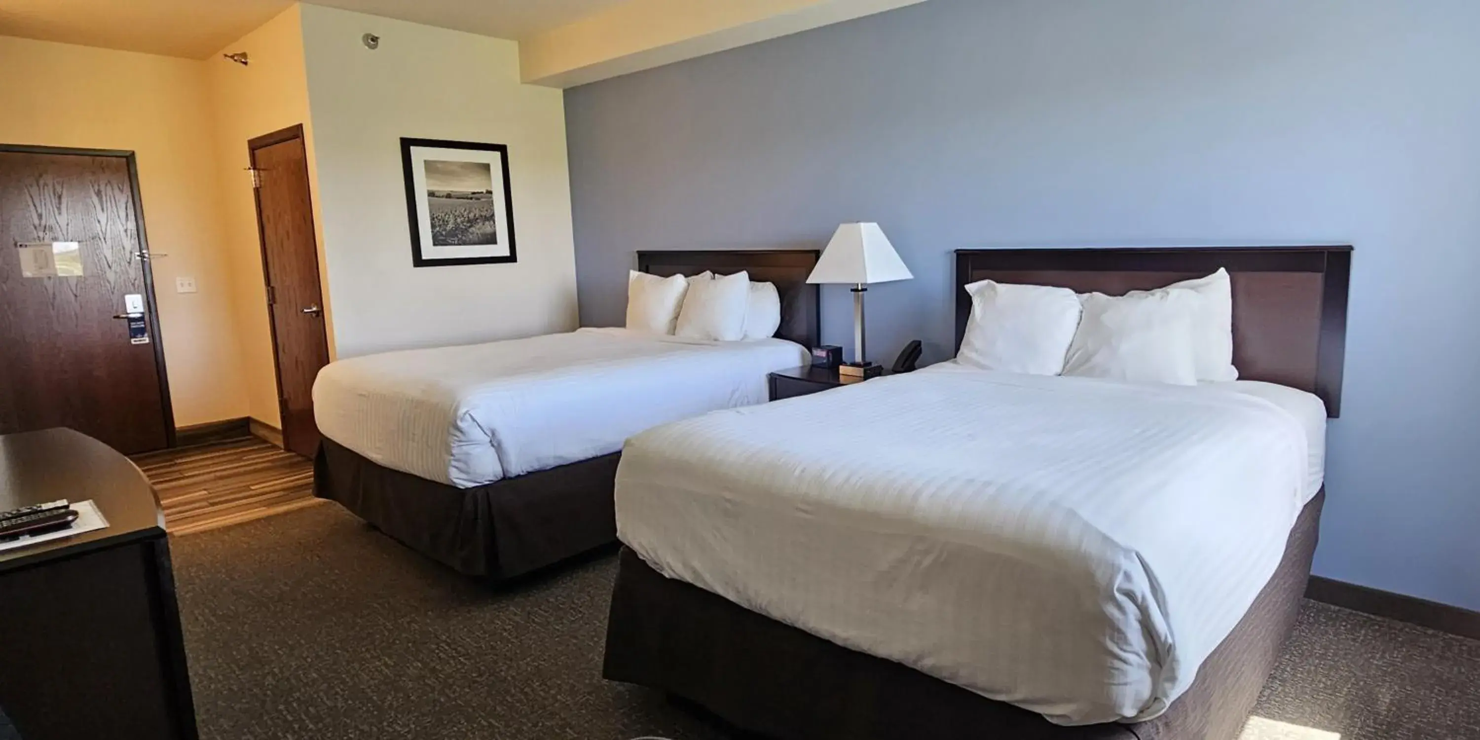 Bed in Cobblestone Inn & Suites – Manchester Bed in Cobblestone Inn & Suites – Manchester