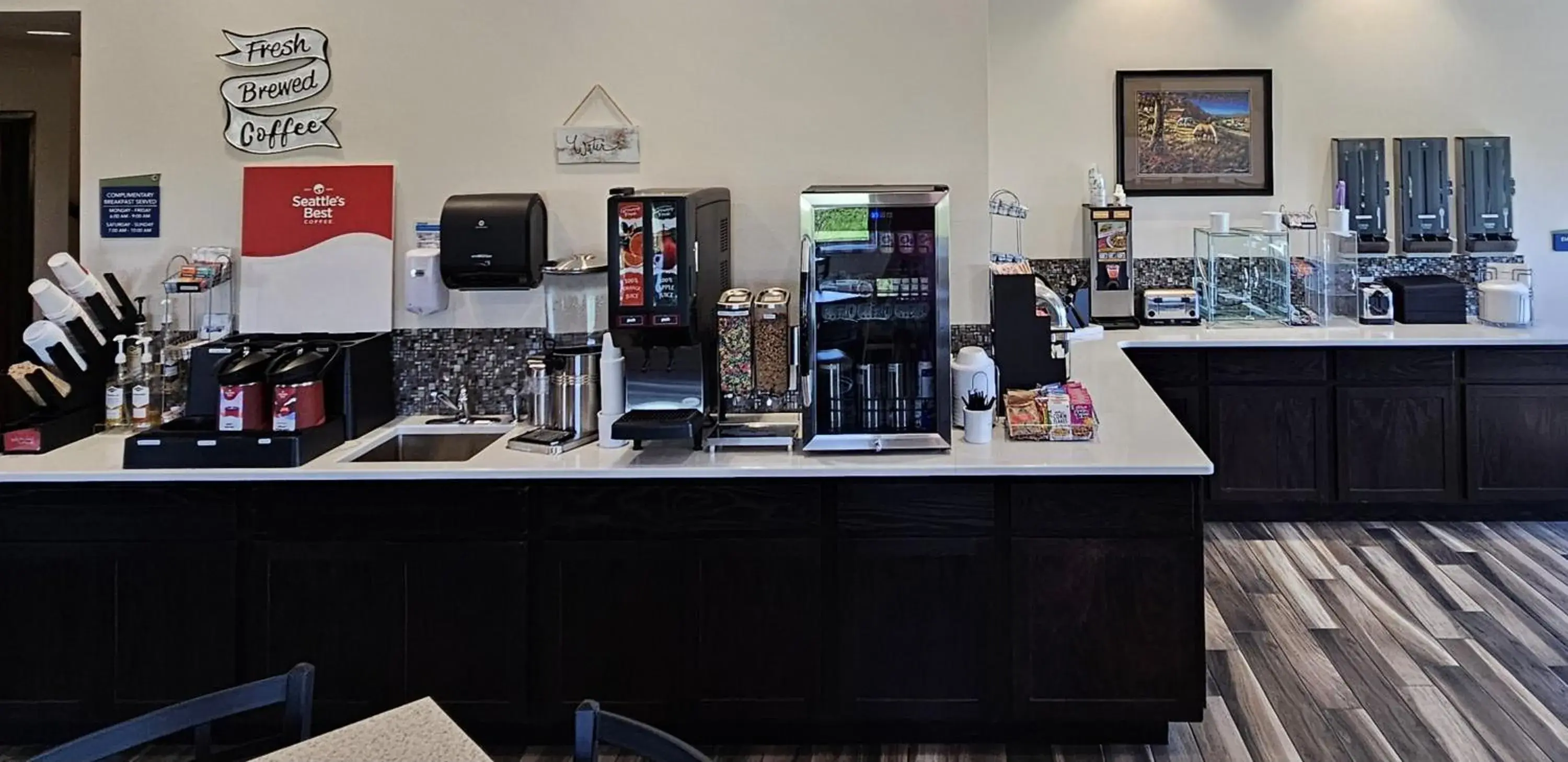 Breakfast in Cobblestone Inn & Suites – Manchester Breakfast in Cobblestone Inn & Suites – Manchester