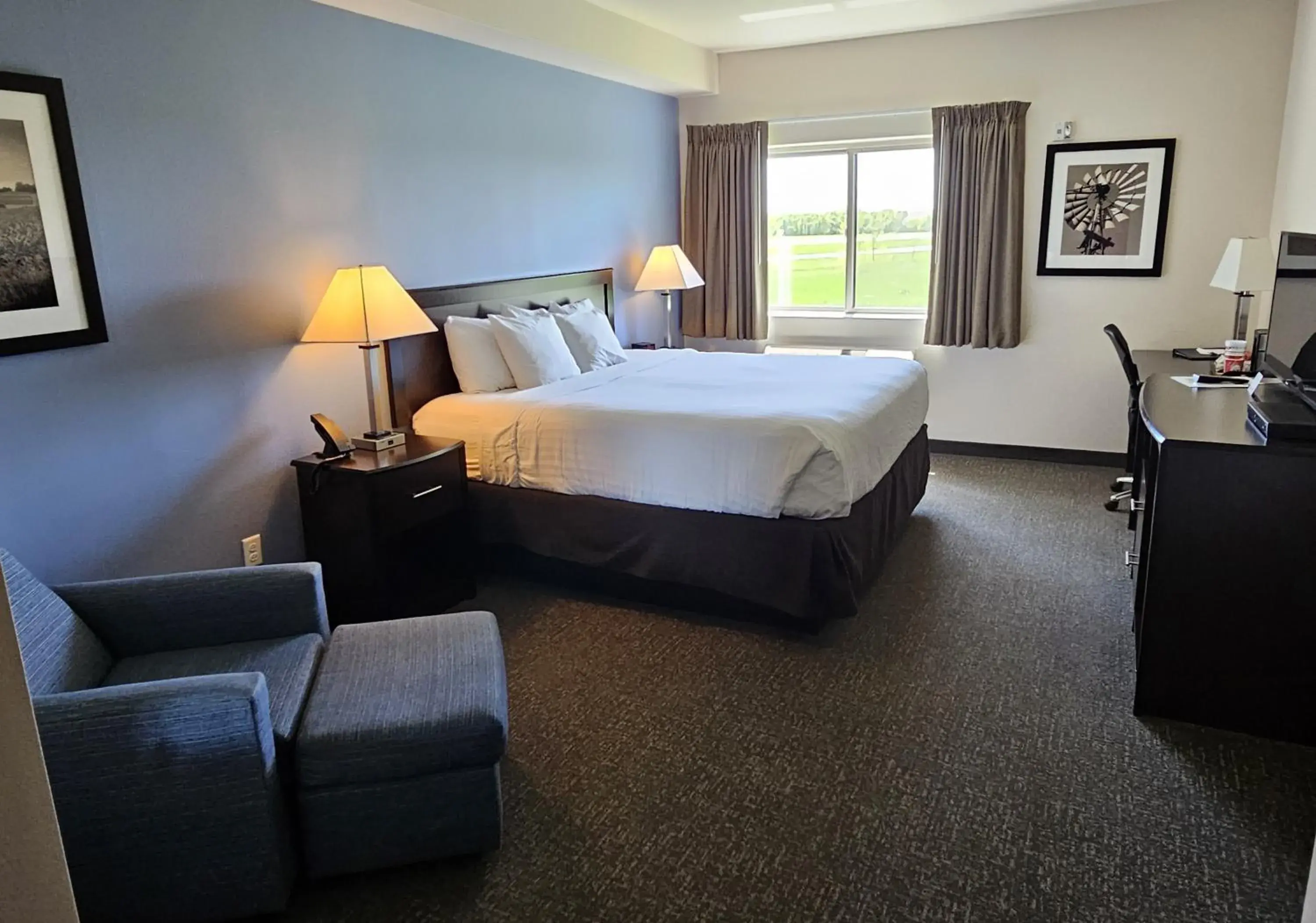 Bed in Cobblestone Inn & Suites – Manchester Bed in Cobblestone Inn & Suites – Manchester