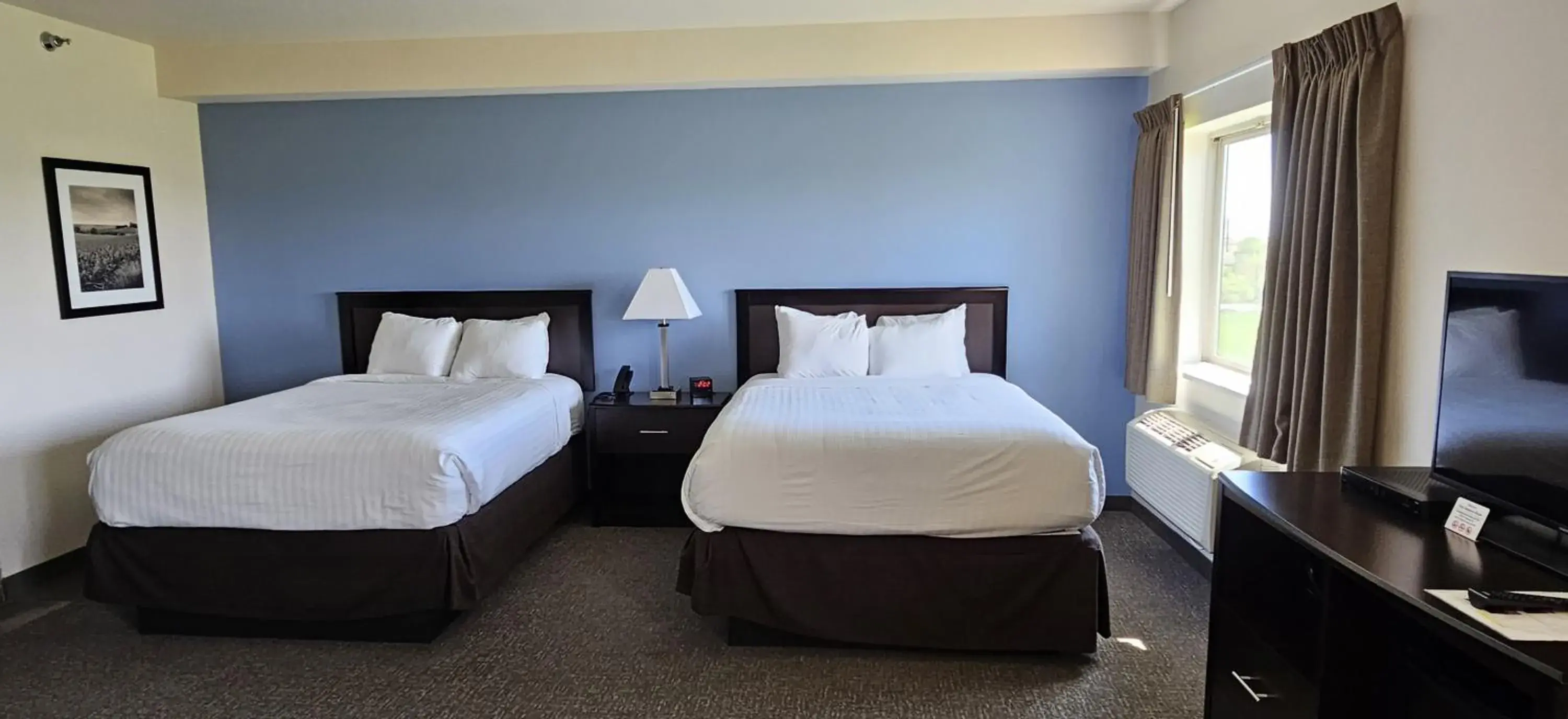 Bed in Cobblestone Inn & Suites – Manchester Bed in Cobblestone Inn & Suites – Manchester