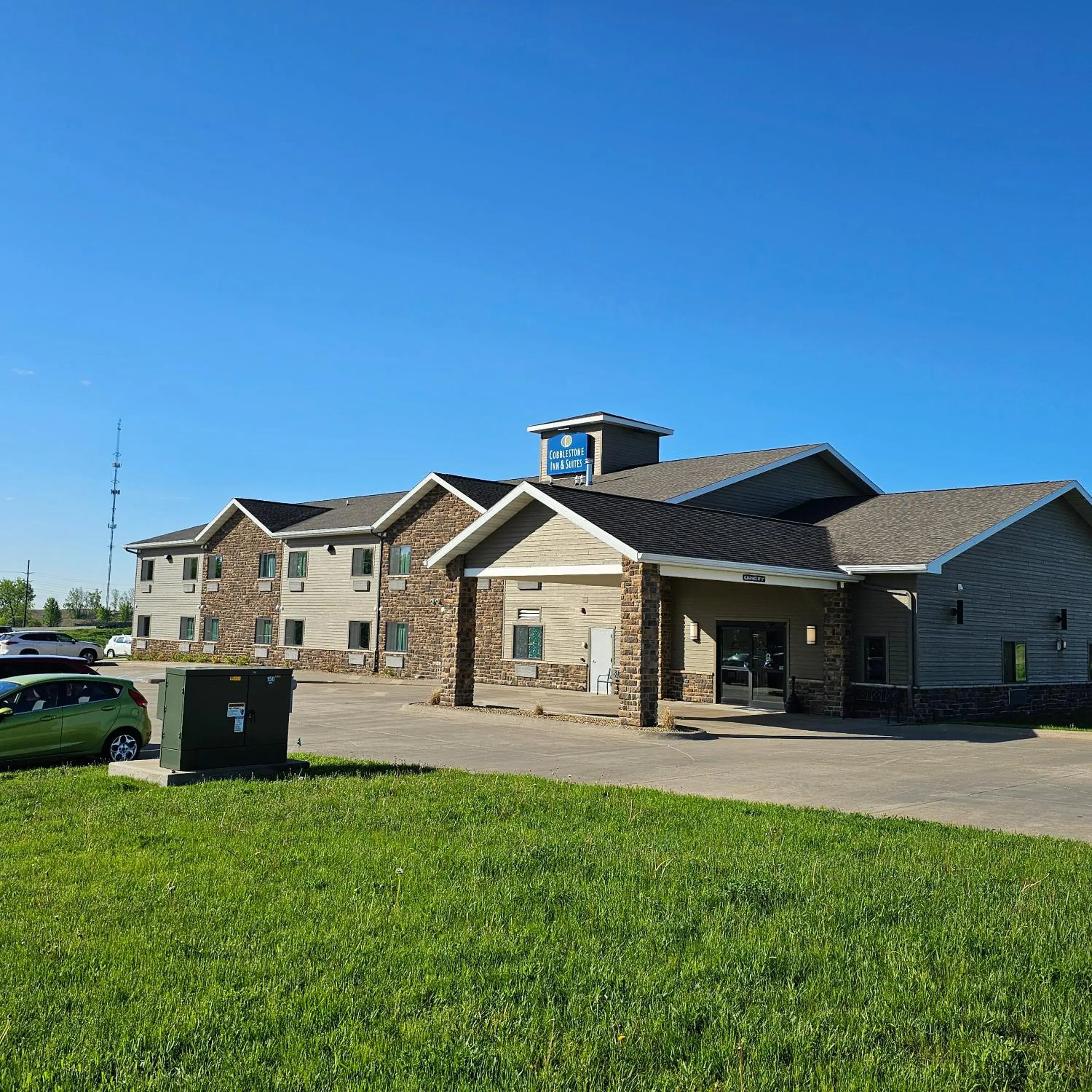 Property building in Cobblestone Inn & Suites – Manchester Property building in Cobblestone Inn & Suites – Manchester