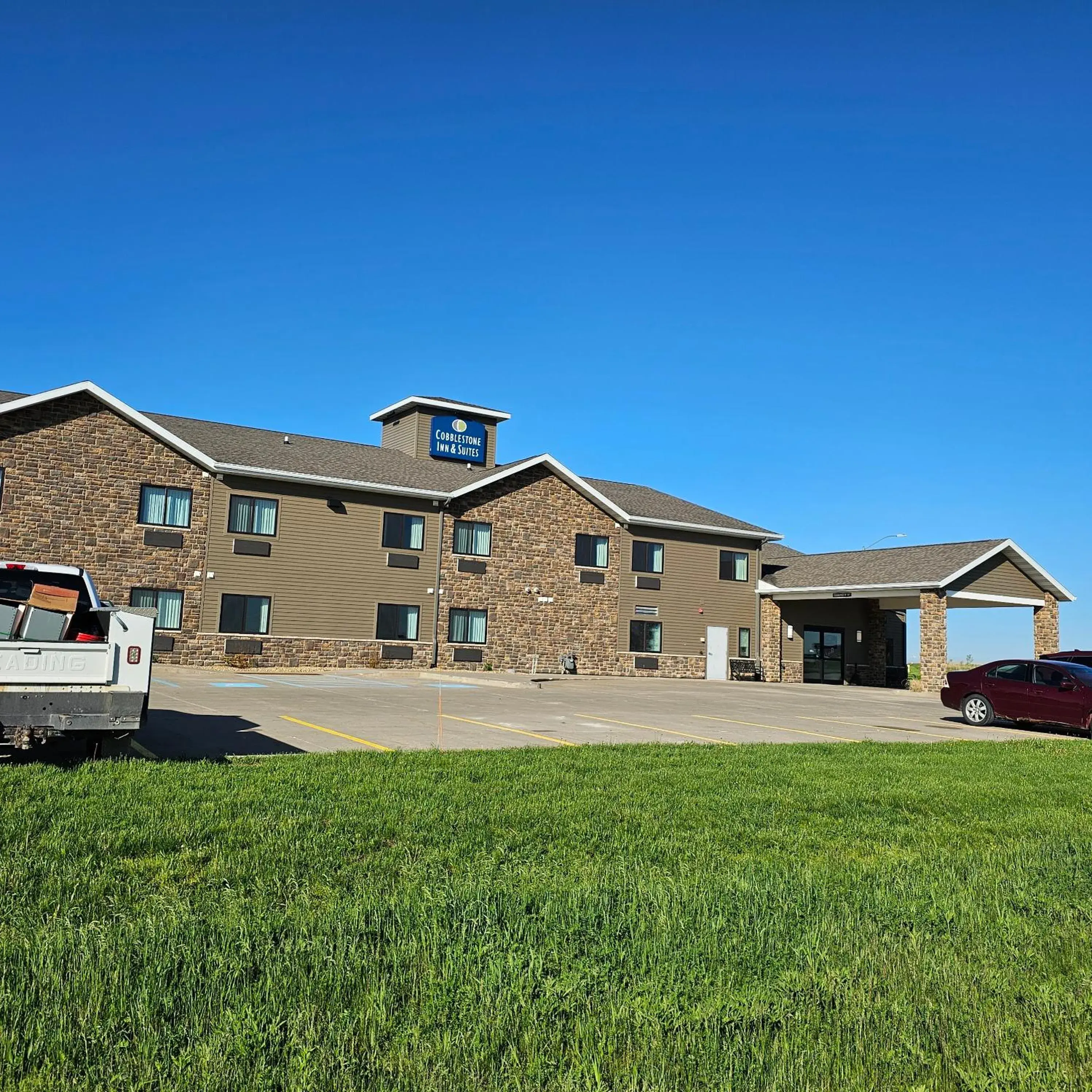 Property building in Cobblestone Inn & Suites – Manchester Property building in Cobblestone Inn & Suites – Manchester