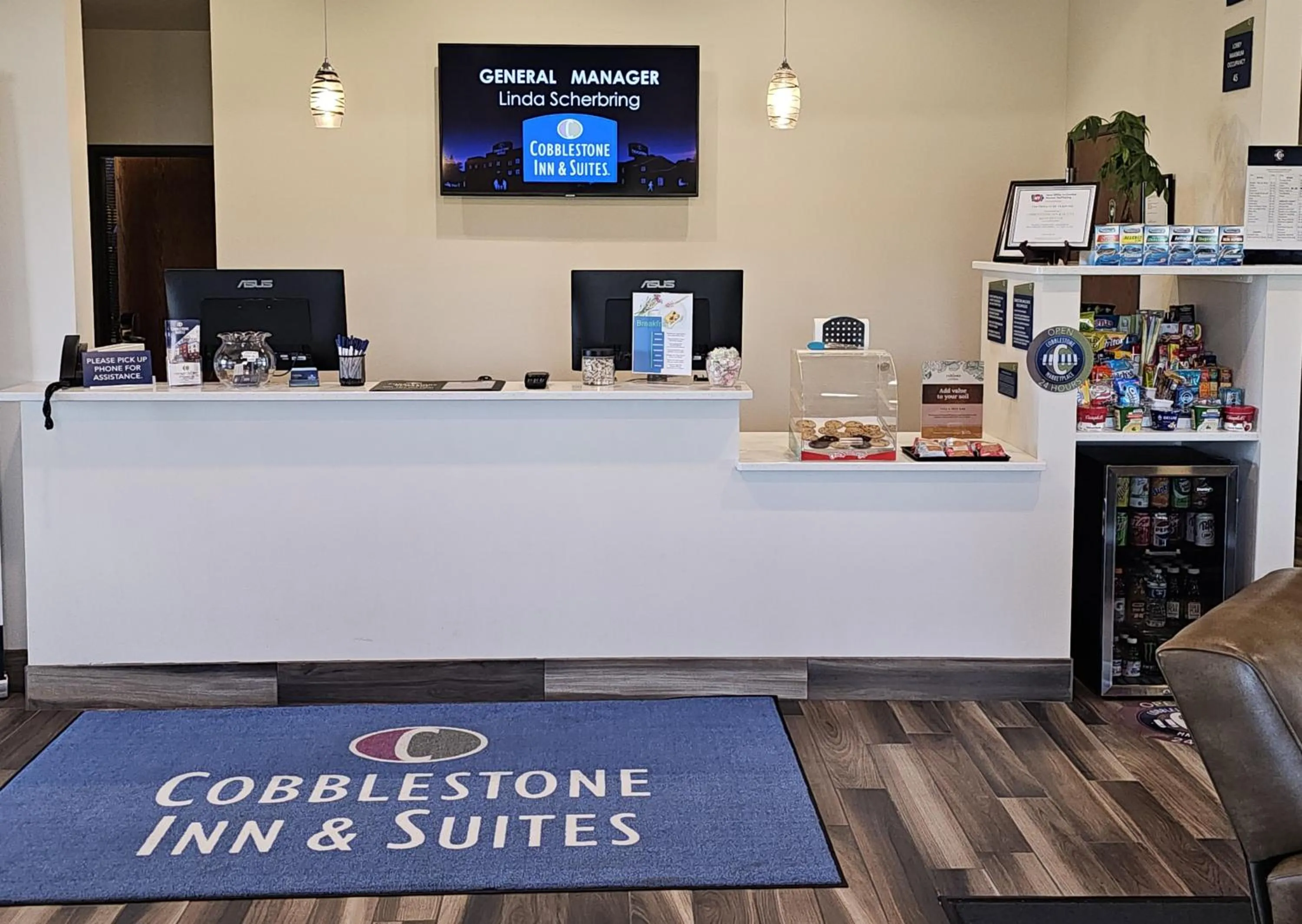 Lobby or reception in Cobblestone Inn & Suites – Manchester