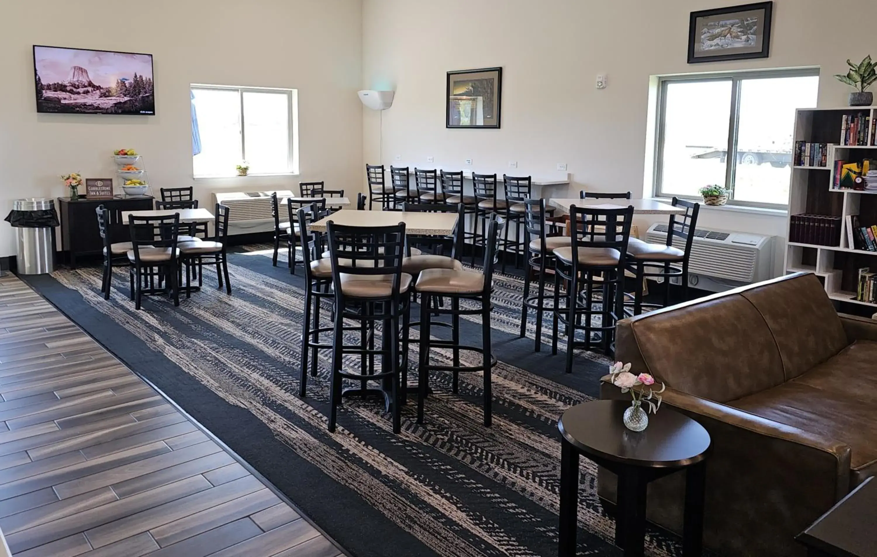 Breakfast in Cobblestone Inn & Suites – Manchester Breakfast in Cobblestone Inn & Suites – Manchester