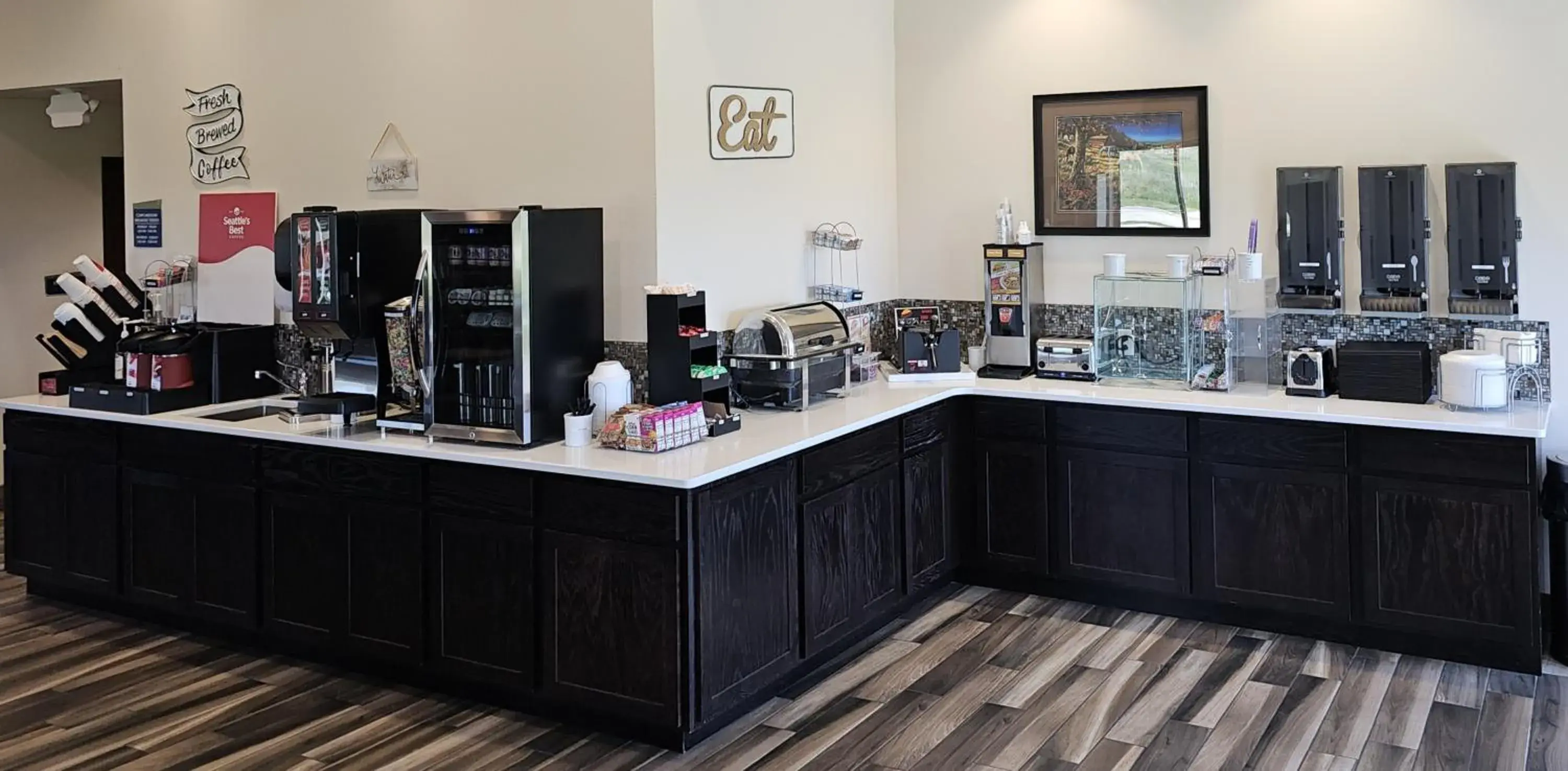 Breakfast in Cobblestone Inn & Suites – Manchester Breakfast in Cobblestone Inn & Suites – Manchester