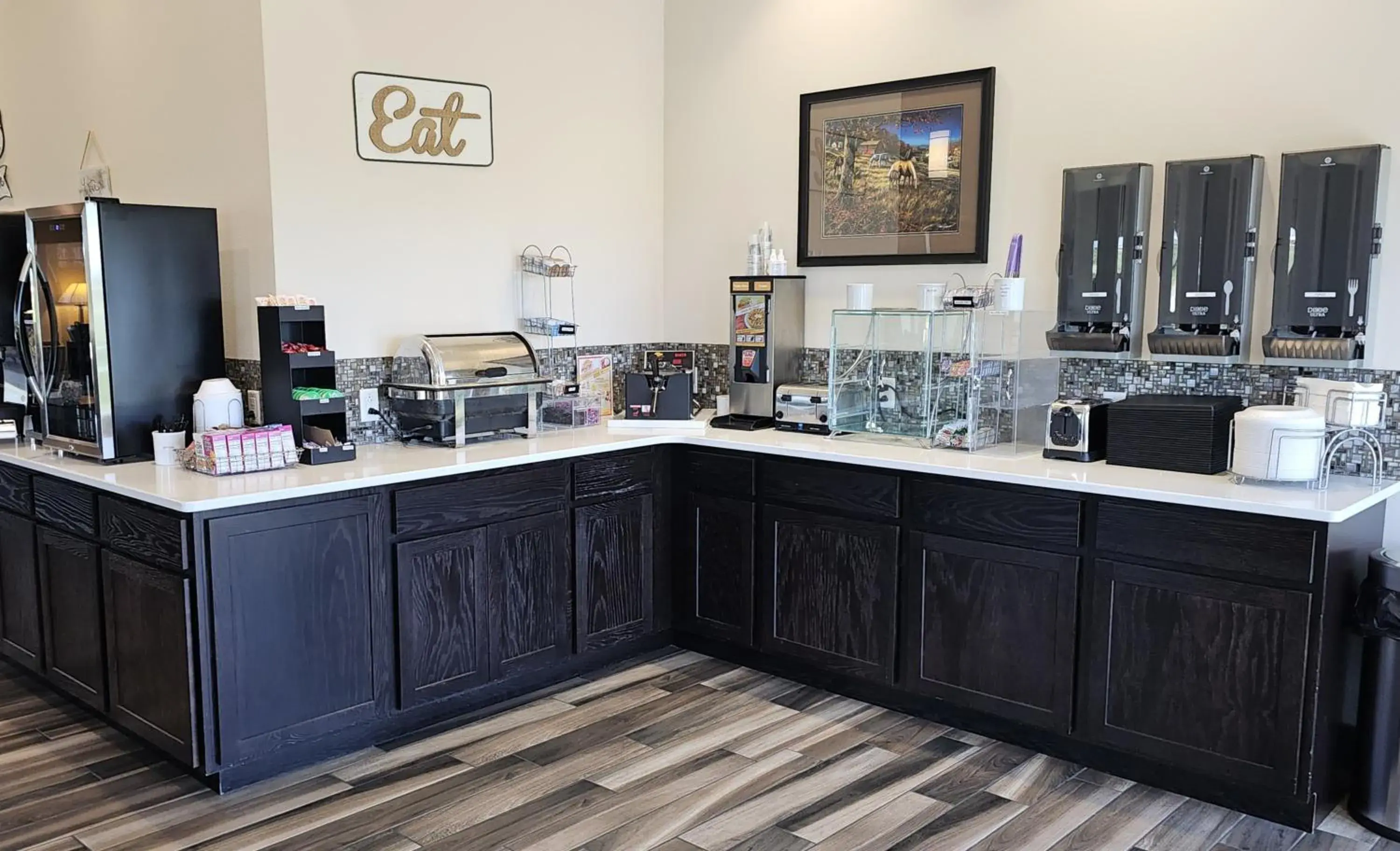 Breakfast in Cobblestone Inn & Suites – Manchester Breakfast in Cobblestone Inn & Suites – Manchester