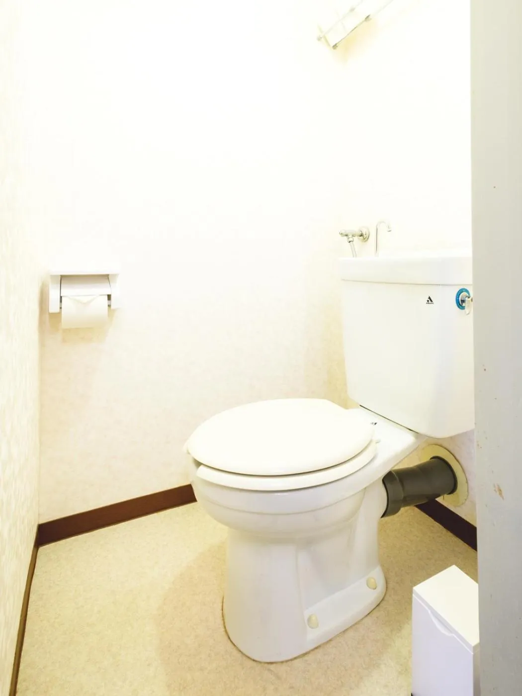Toilet in Rose Heights -vacation rental-