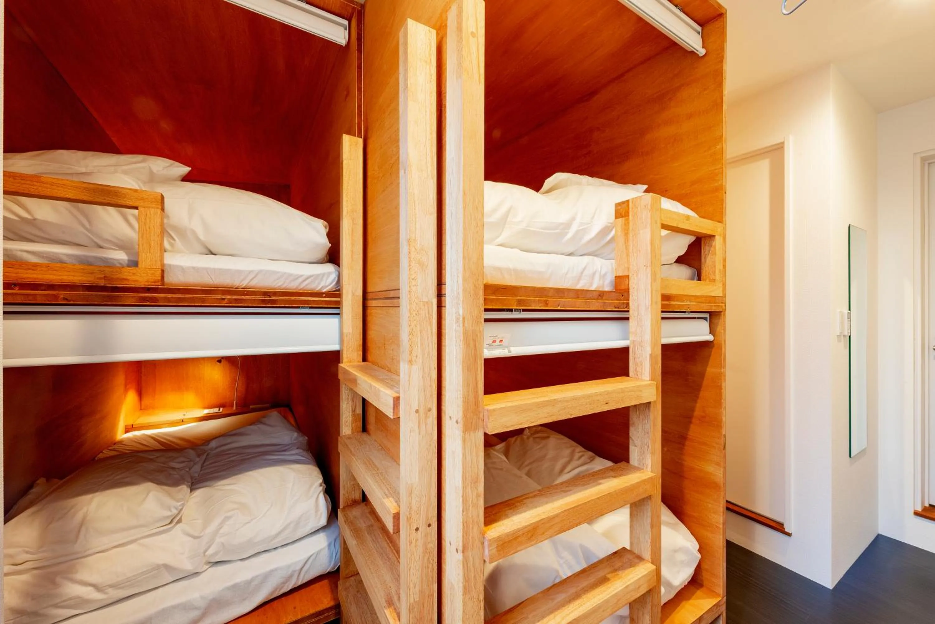 Bedroom, Bed in plat hostel keikyu asakusa karin