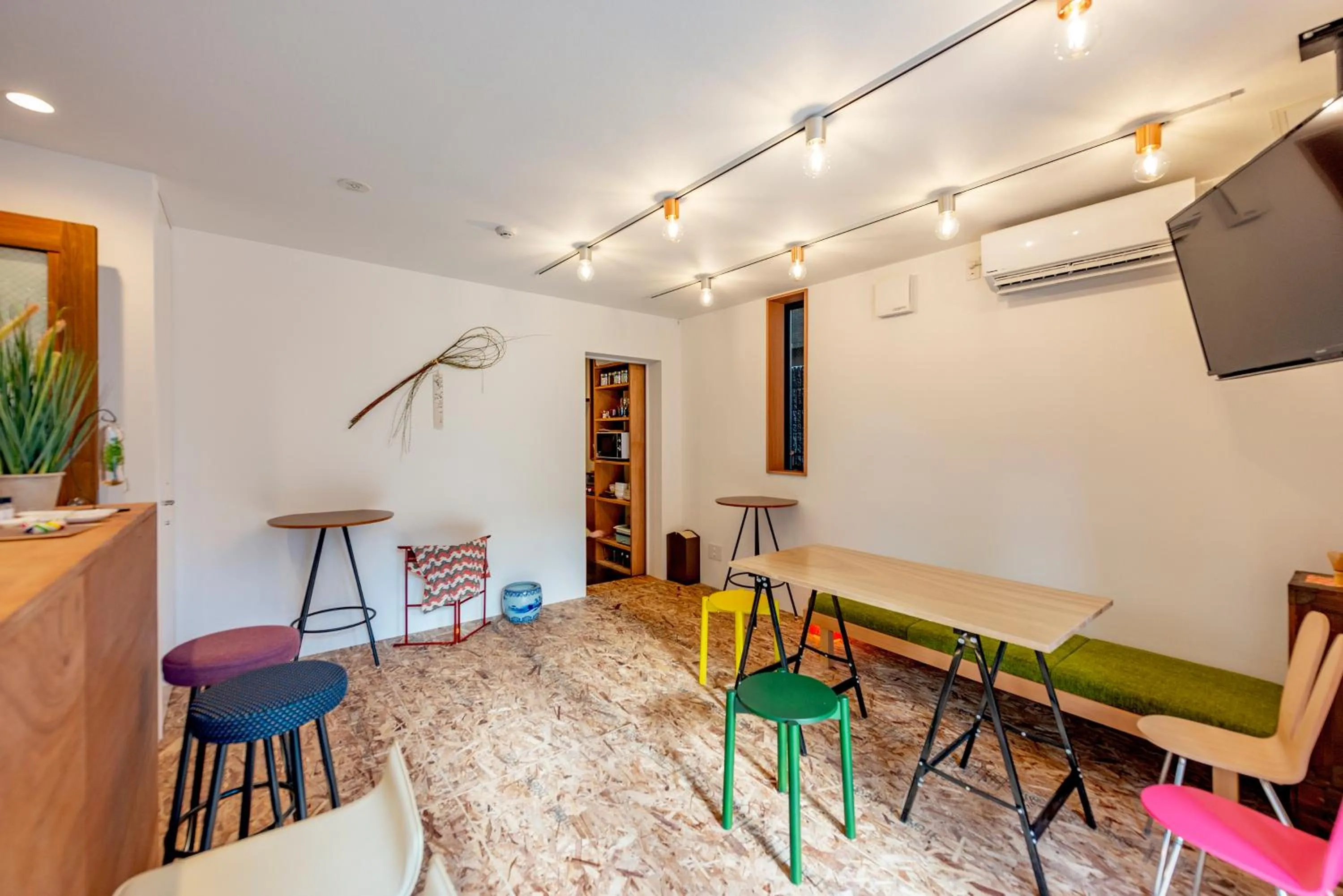 Communal lounge/ TV room in plat hostel keikyu asakusa karin