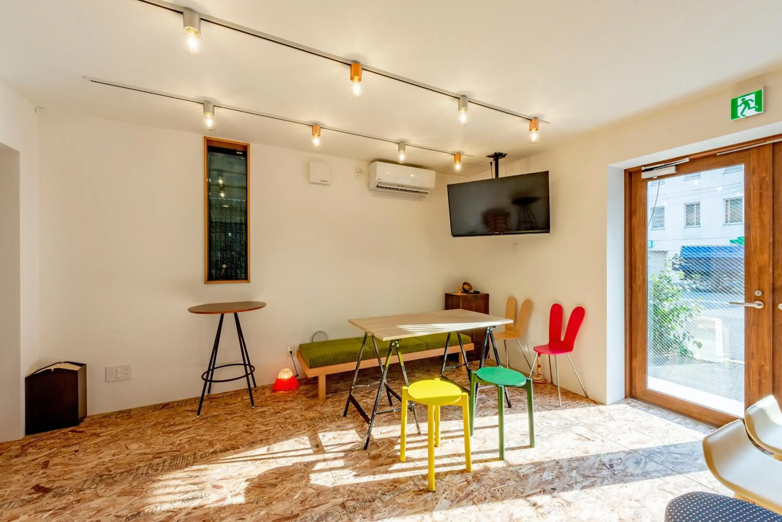 Communal lounge/ TV room in plat hostel keikyu asakusa karin Communal lounge/ TV room in plat hostel keikyu asakusa karin