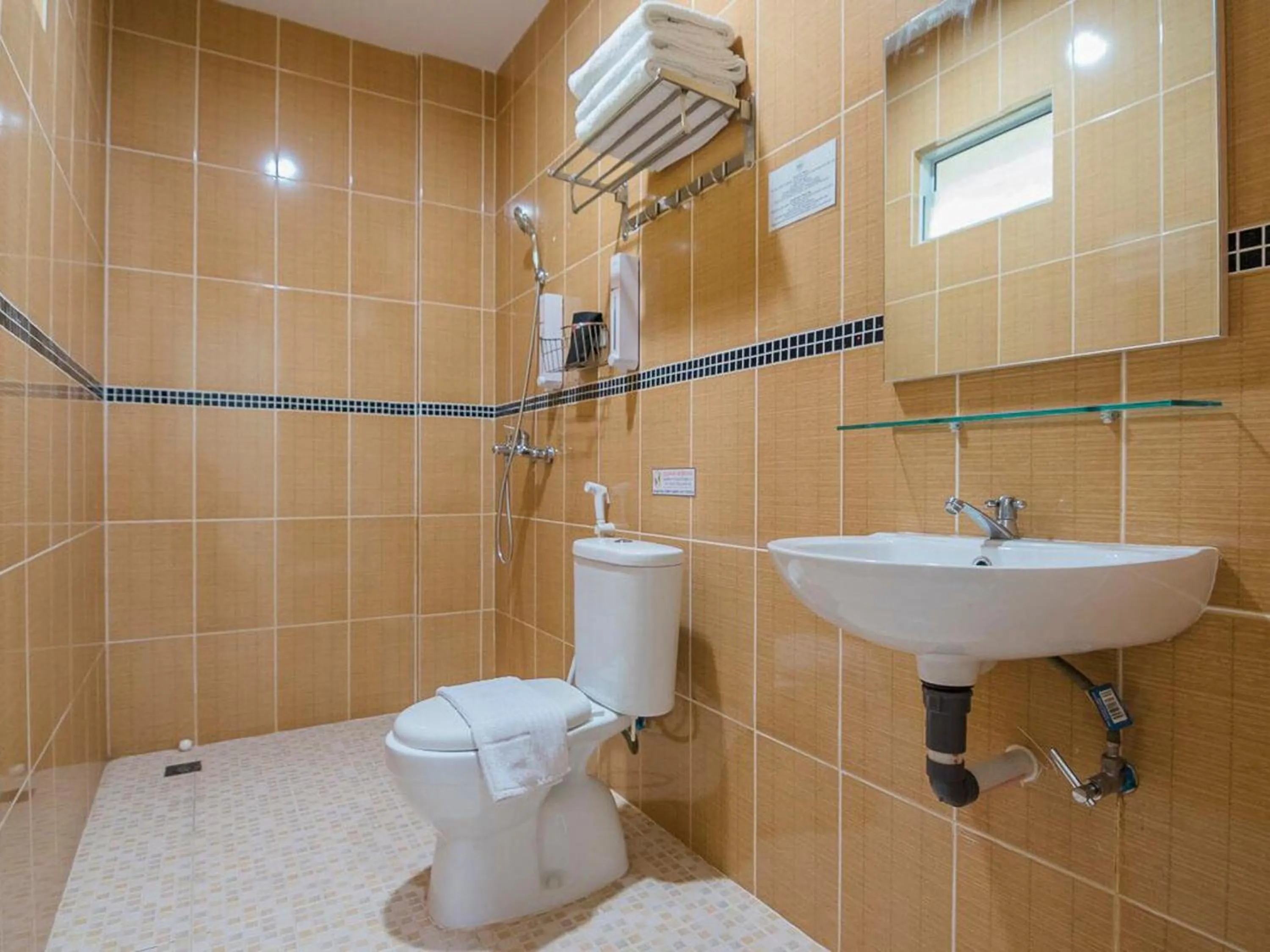 Bathroom in RedDoorz @ Baloi Batam