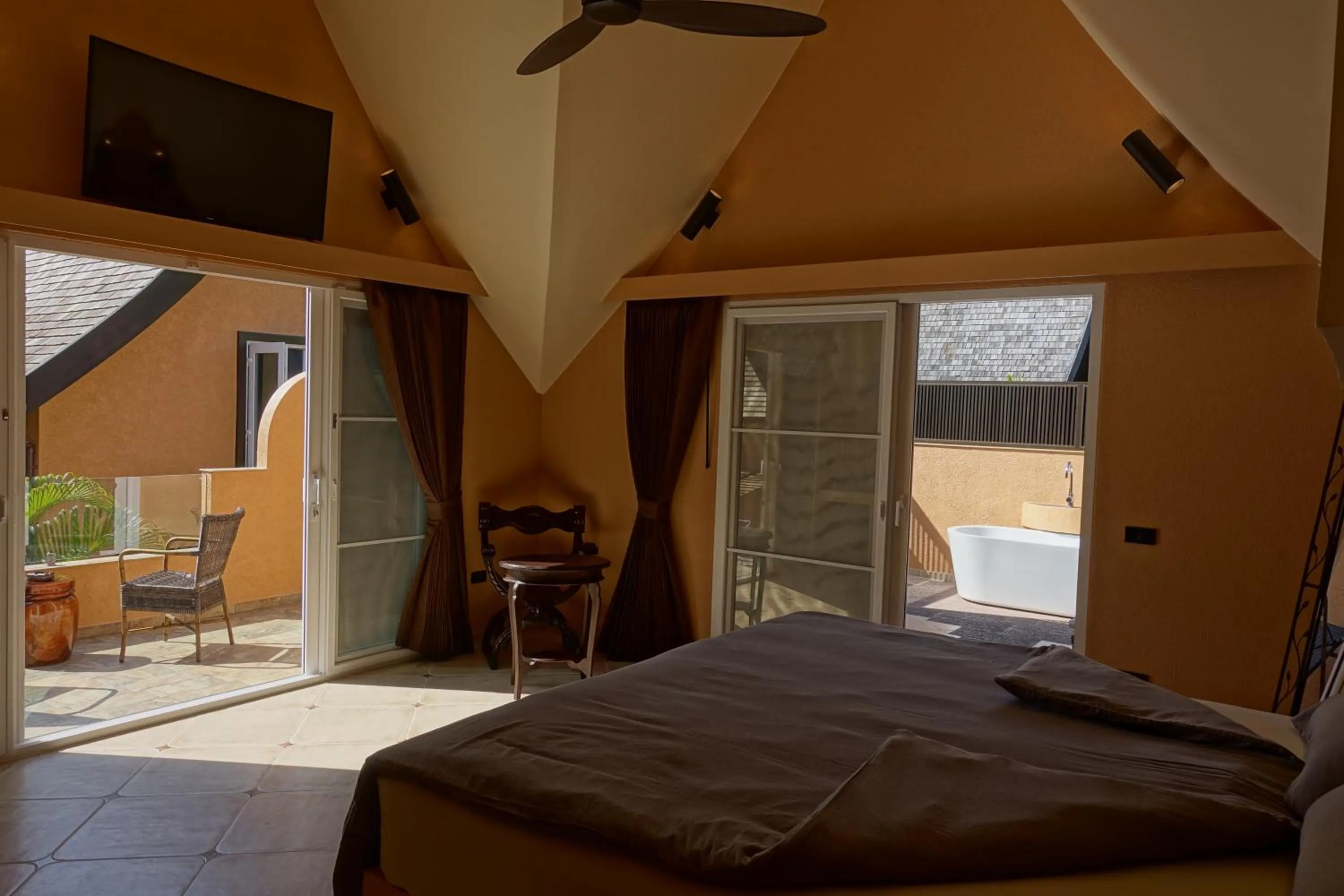 Bed in Laguna Beach House