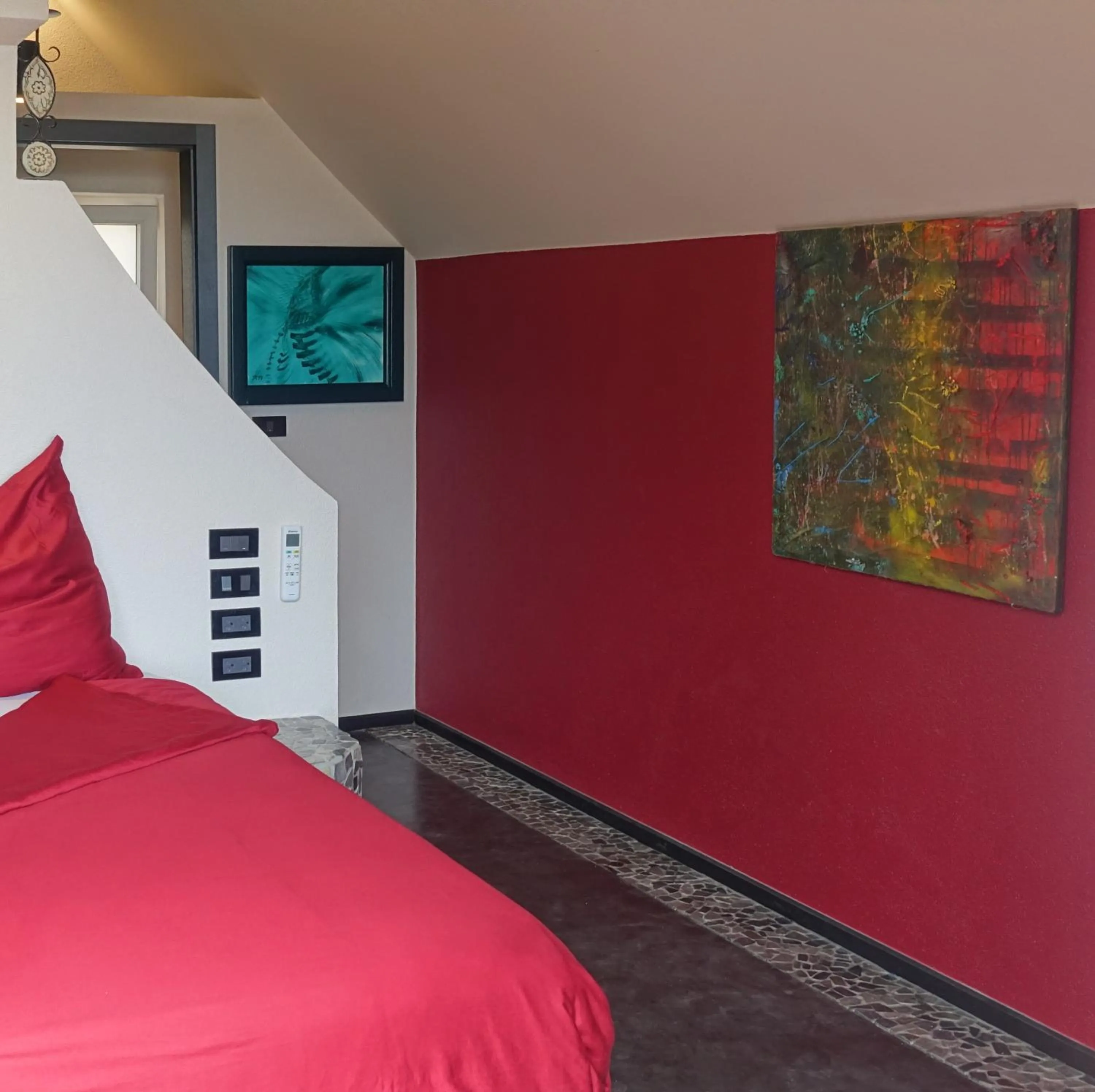 Bed in Laguna Beach House