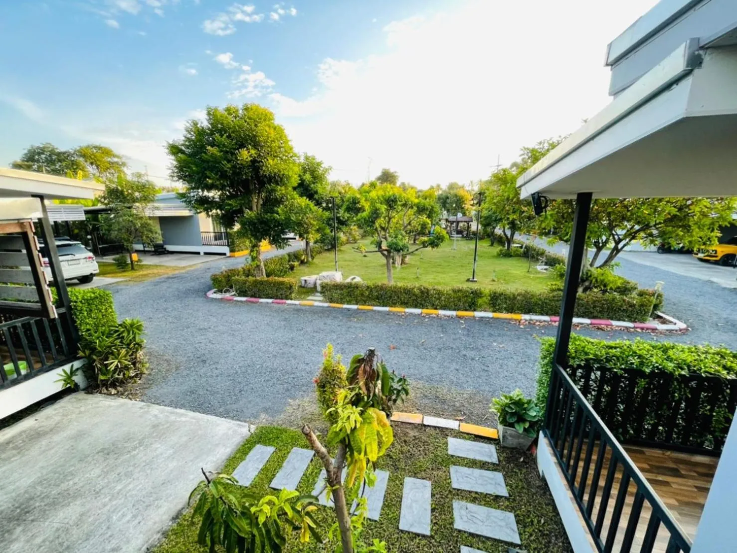 Garden view in Baan Ruay Suk Resort, Lopburi