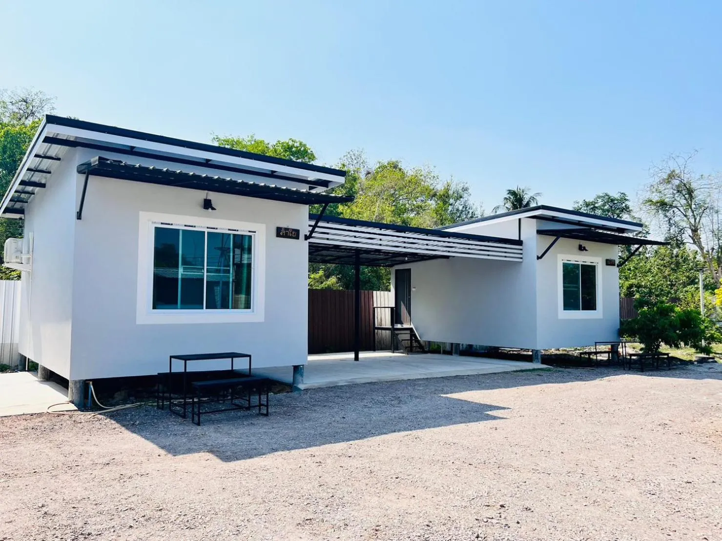 Parking in Baan Ruay Suk Resort, Lopburi