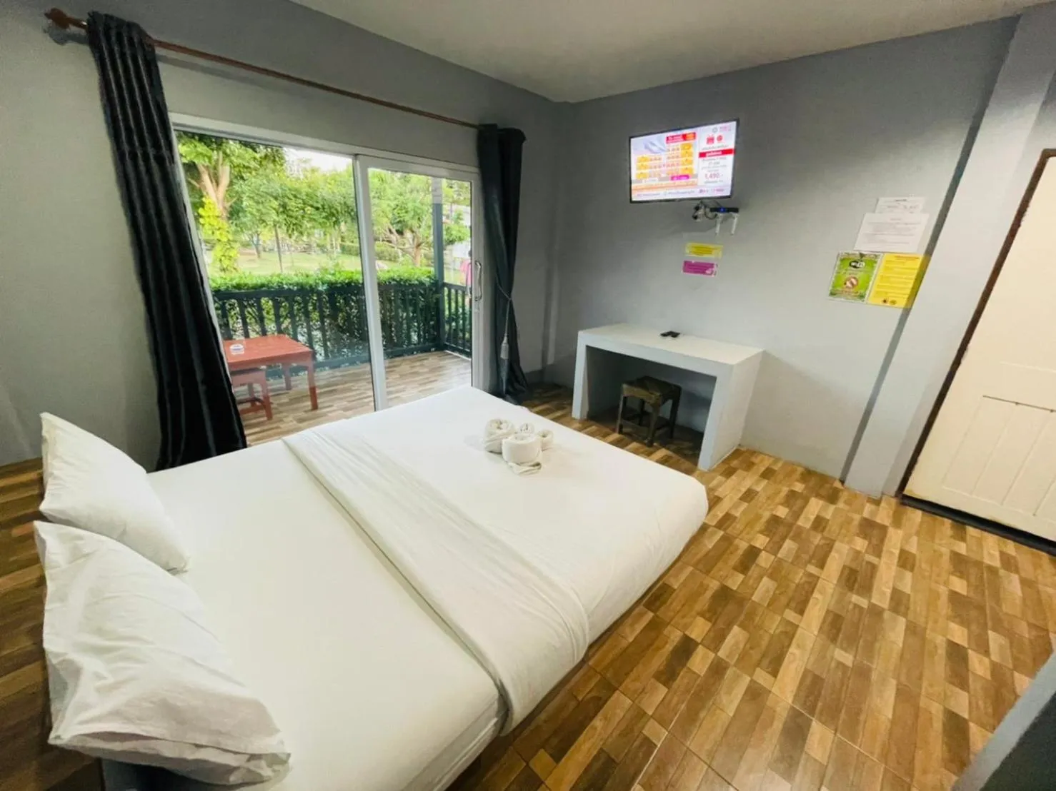 Bedroom, Bed in Baan Ruay Suk Resort, Lopburi