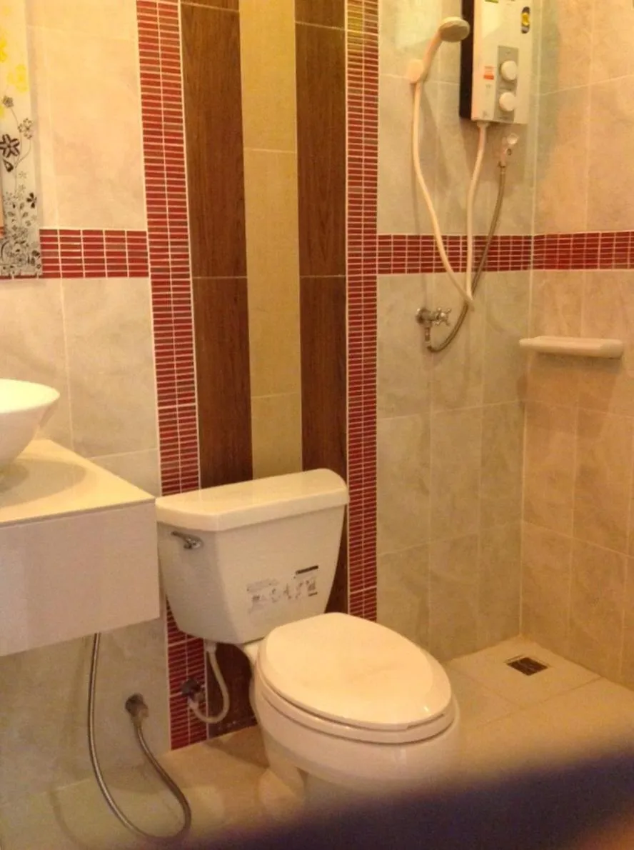 Shower in Baan Mulan