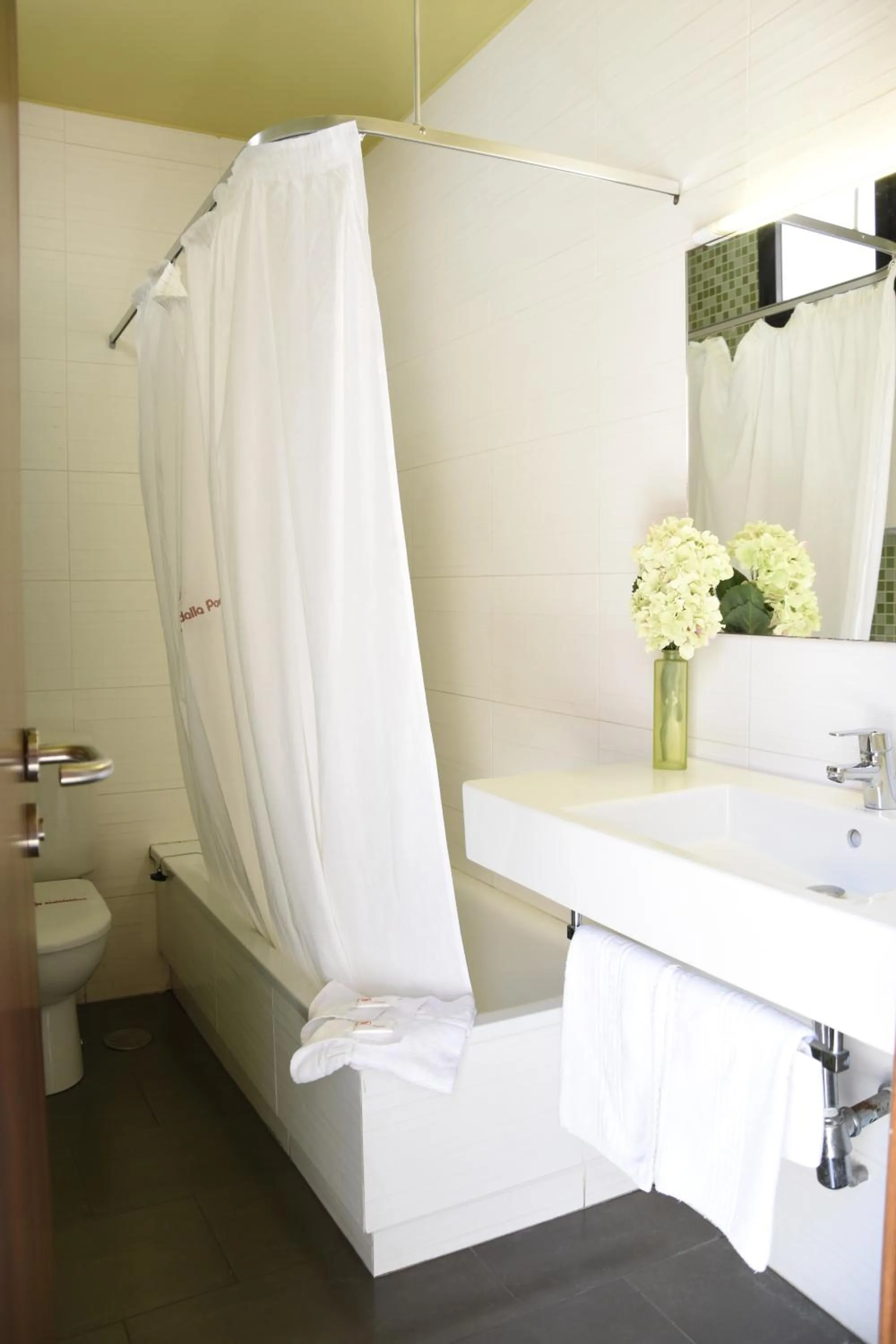 Bathroom in Udalla Park - Hotel & Apartamentos