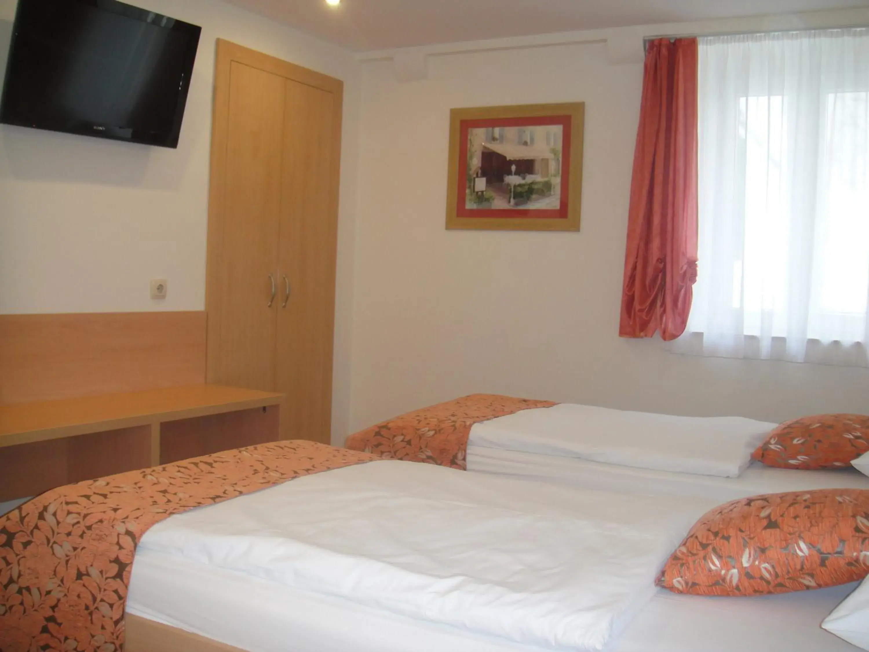 Double or Twin Room with City View - single occupancy in B&B Central Palace Heritage Double or Twin Room with City View - single occupancy in B&B Central Palace Heritage