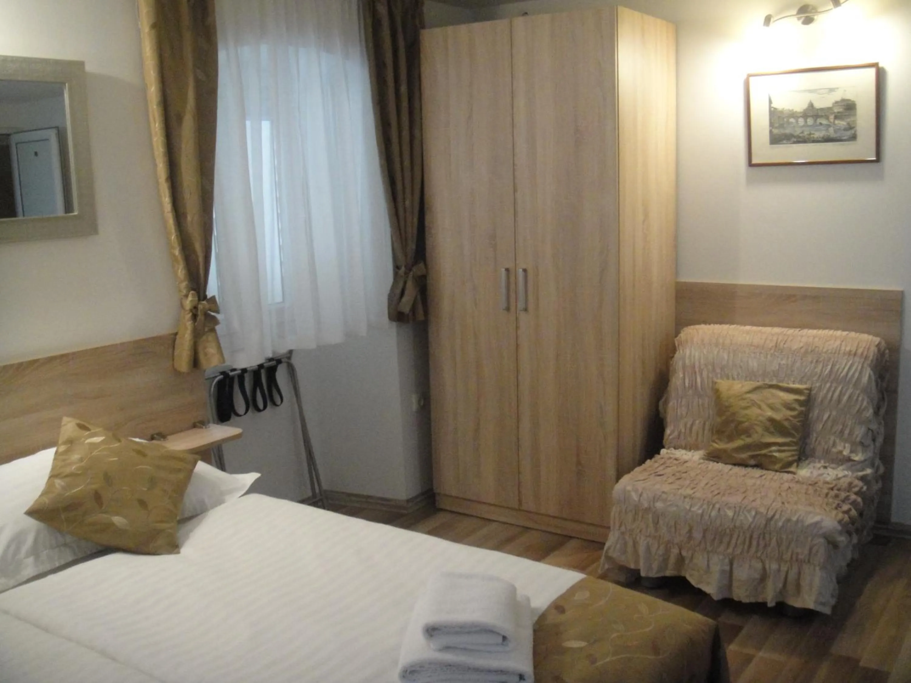 Bedroom, Bed in B&B Central Palace Heritage