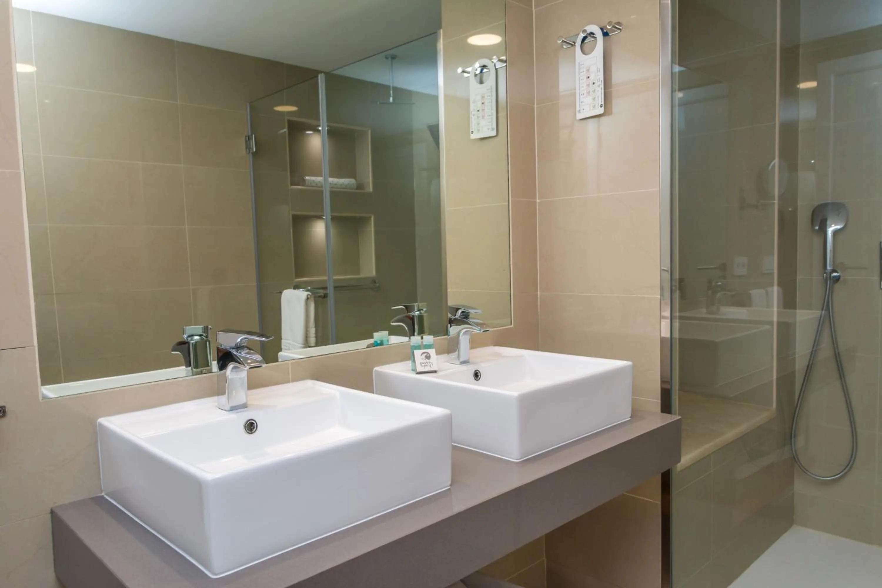 Bathroom in Ona Pearly Grey