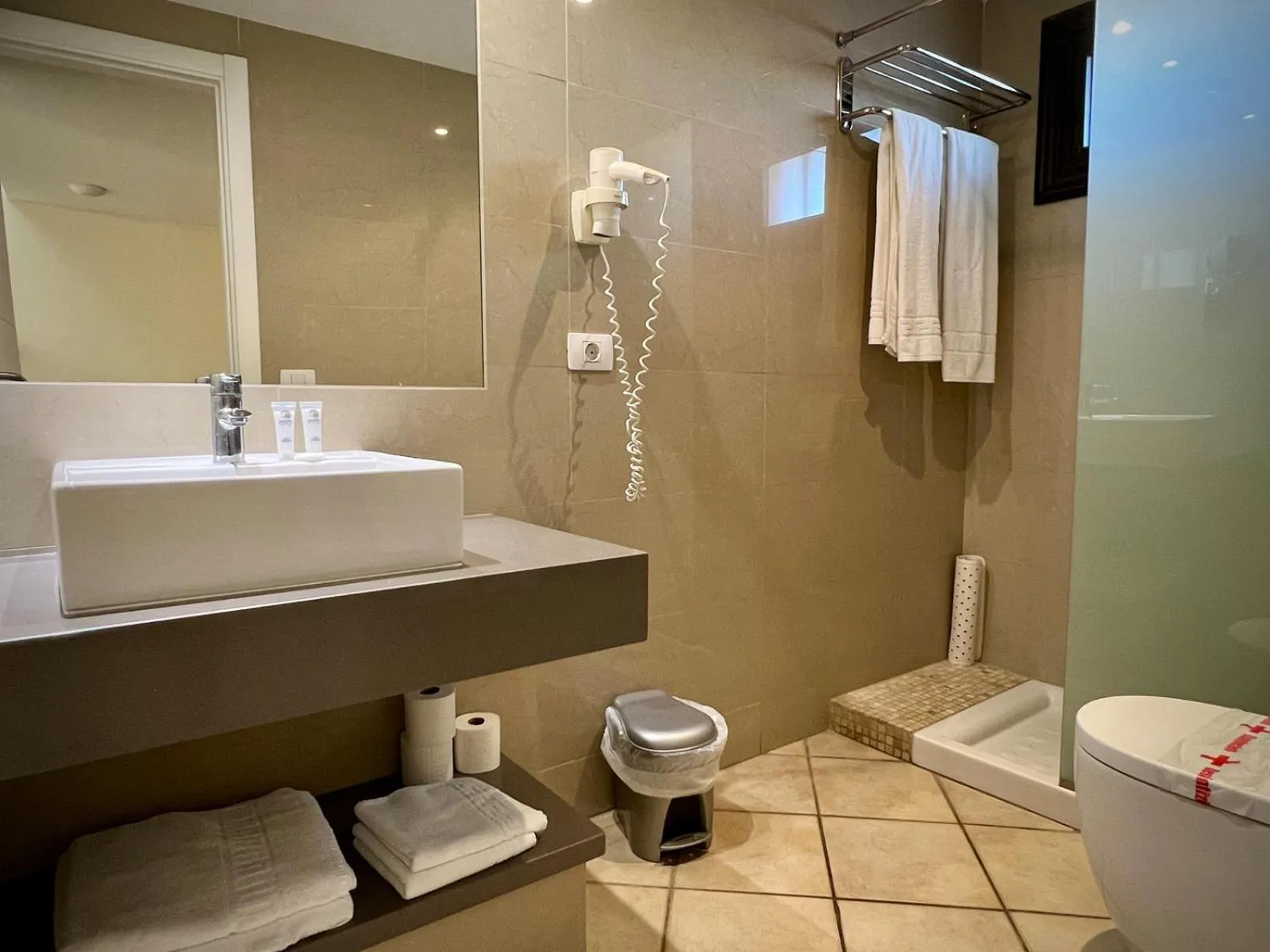 Bathroom in Ona Pearly Grey