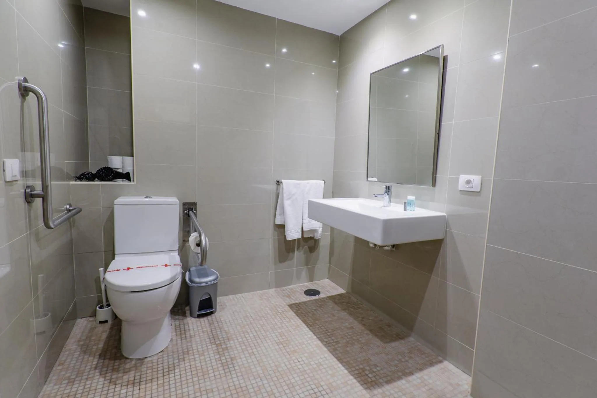 Bathroom in Ona Pearly Grey