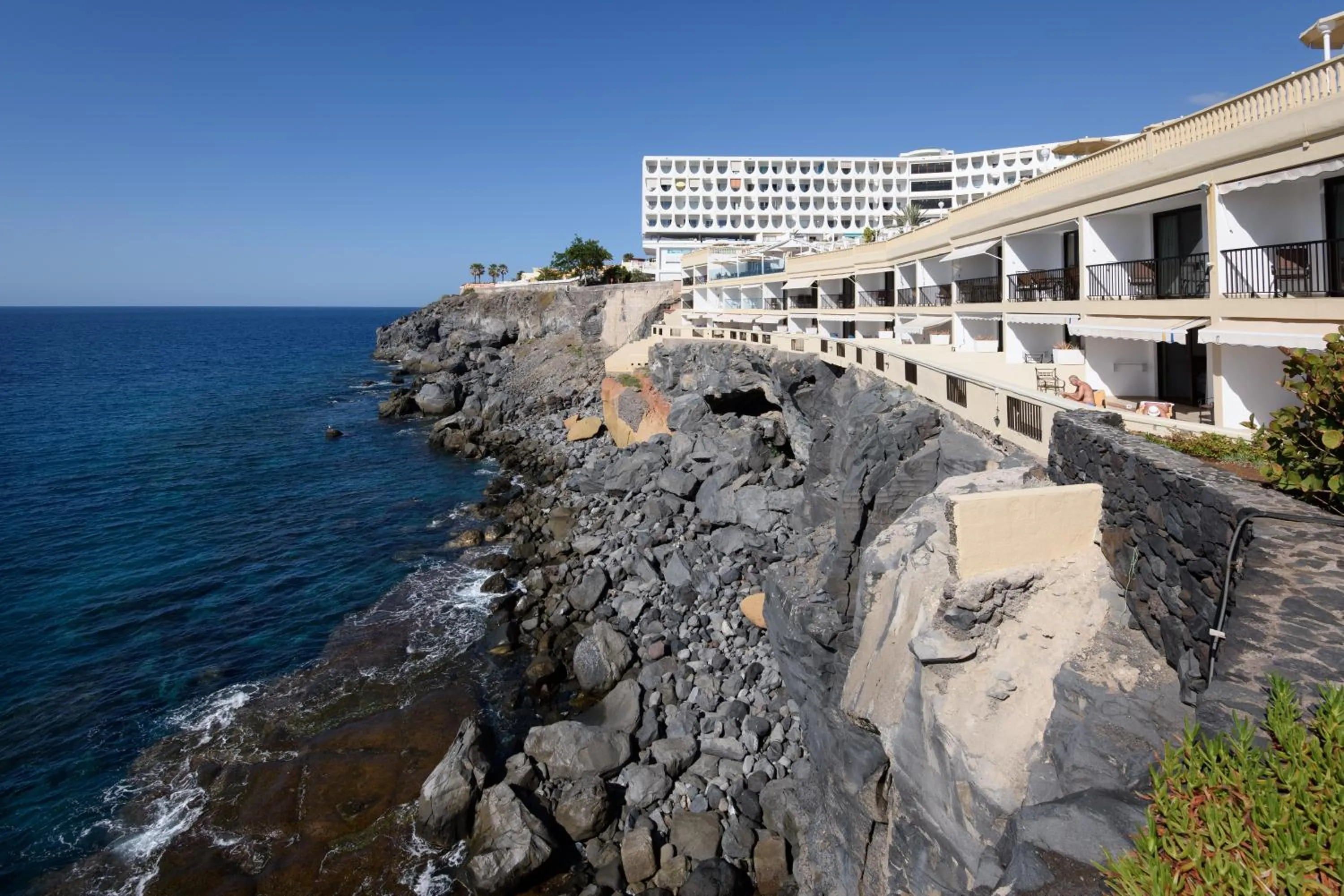 Natural landscape in Ona Pearly Grey